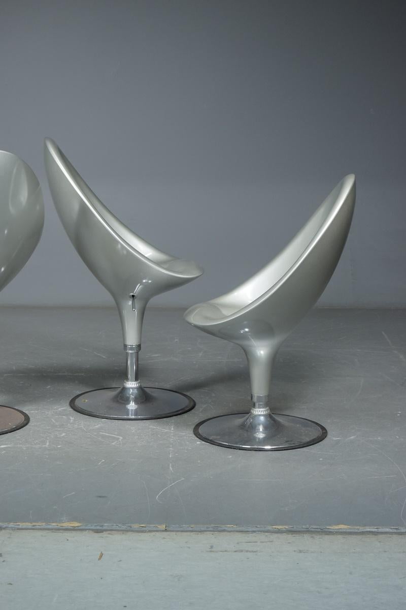 Postmoderne Ensemble de trois tabourets de bar en fibre de verre de style Modern Age Space, Circa 1980. en vente