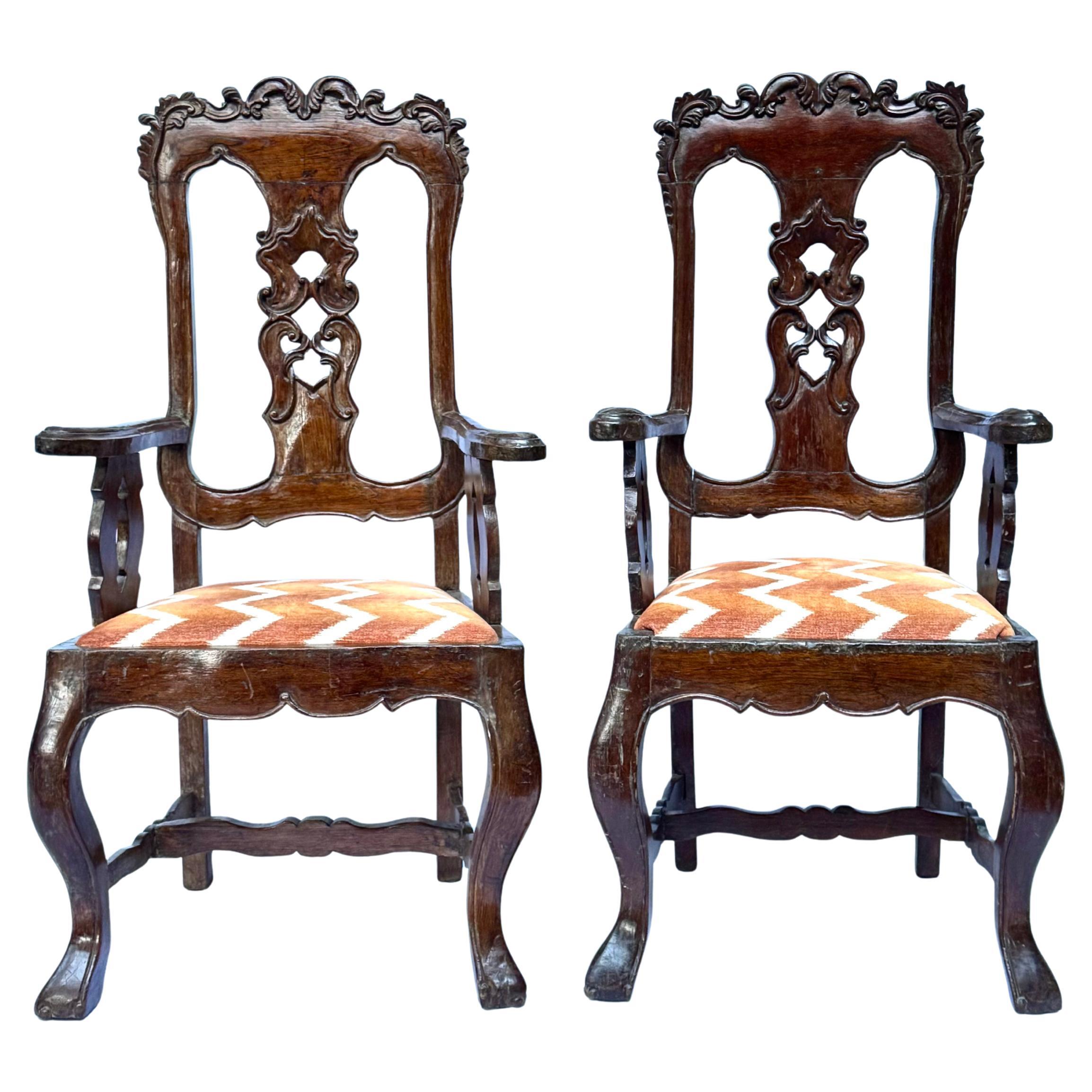 Juego de Tres Sillones Coloniales Españoles, Perú, Siglo XVIII Colonial español en venta