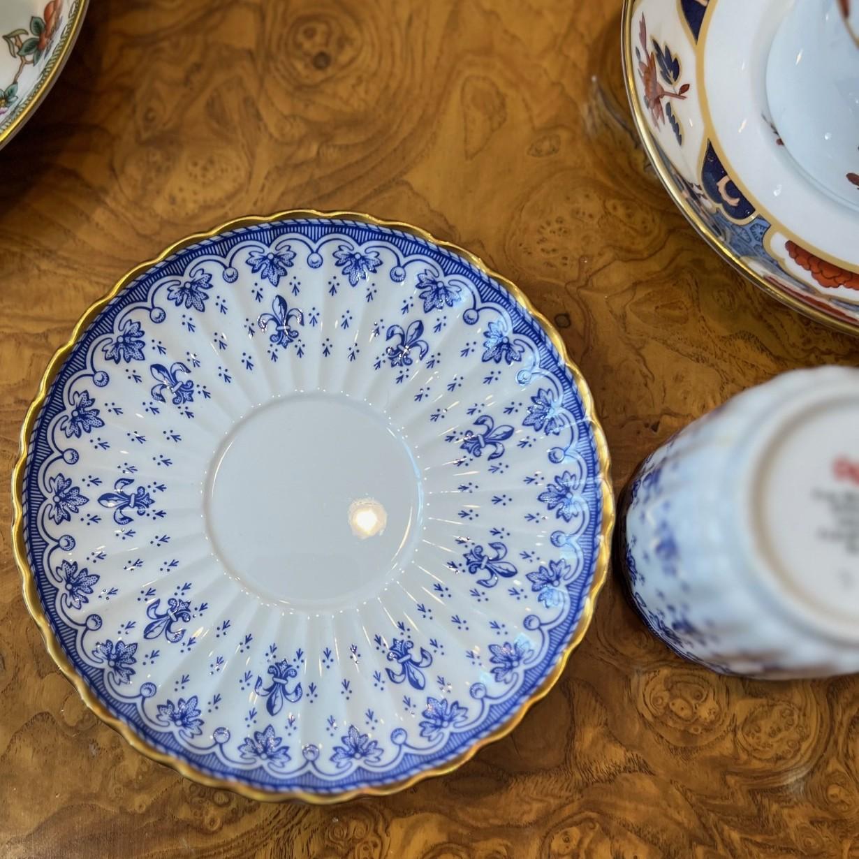 Set of Three Spode Cup & Saucer Sets – Shima, Élysée, and Fleur de Lys Blue For Sale 3