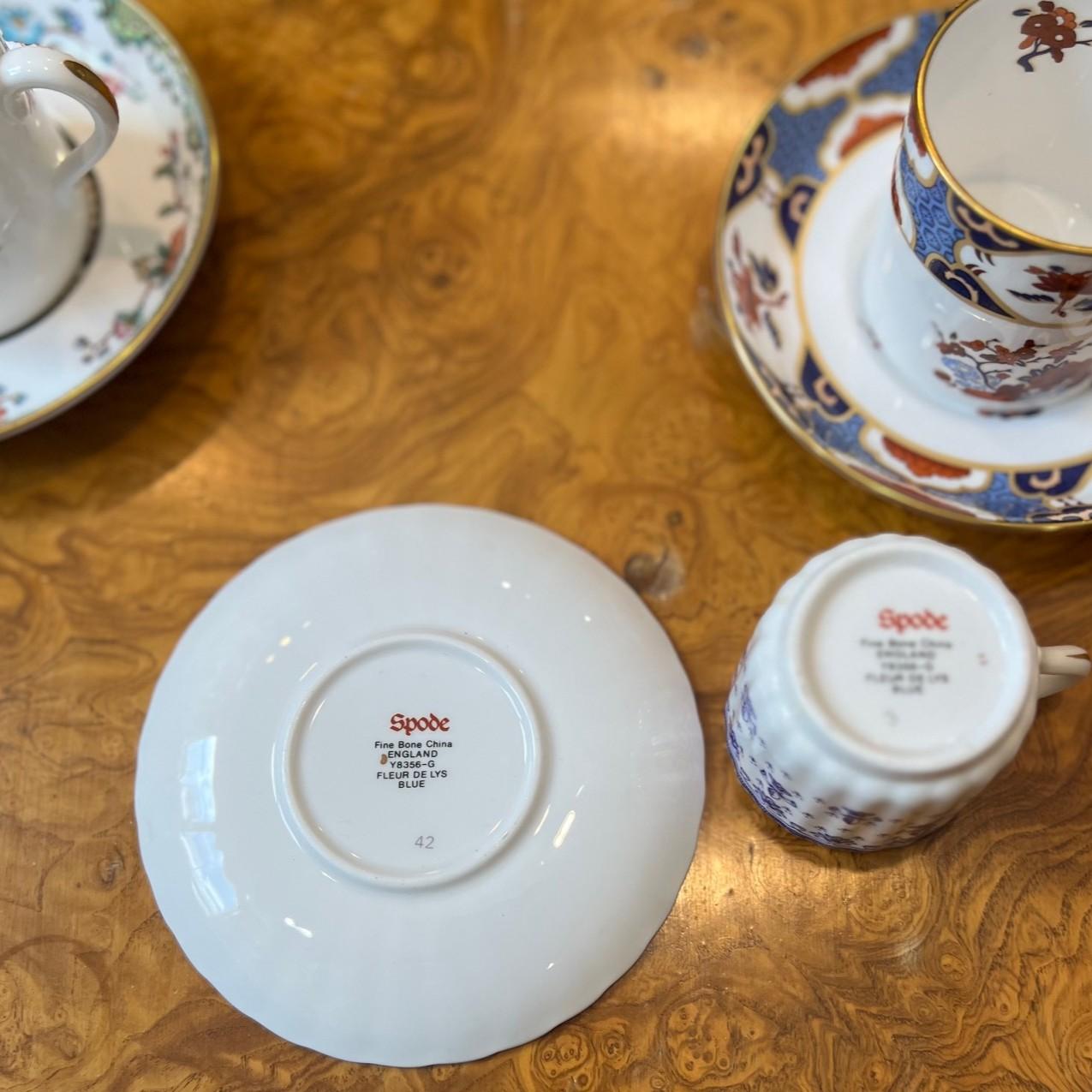 Set of Three Spode Cup & Saucer Sets – Shima, Élysée, and Fleur de Lys Blue For Sale 4