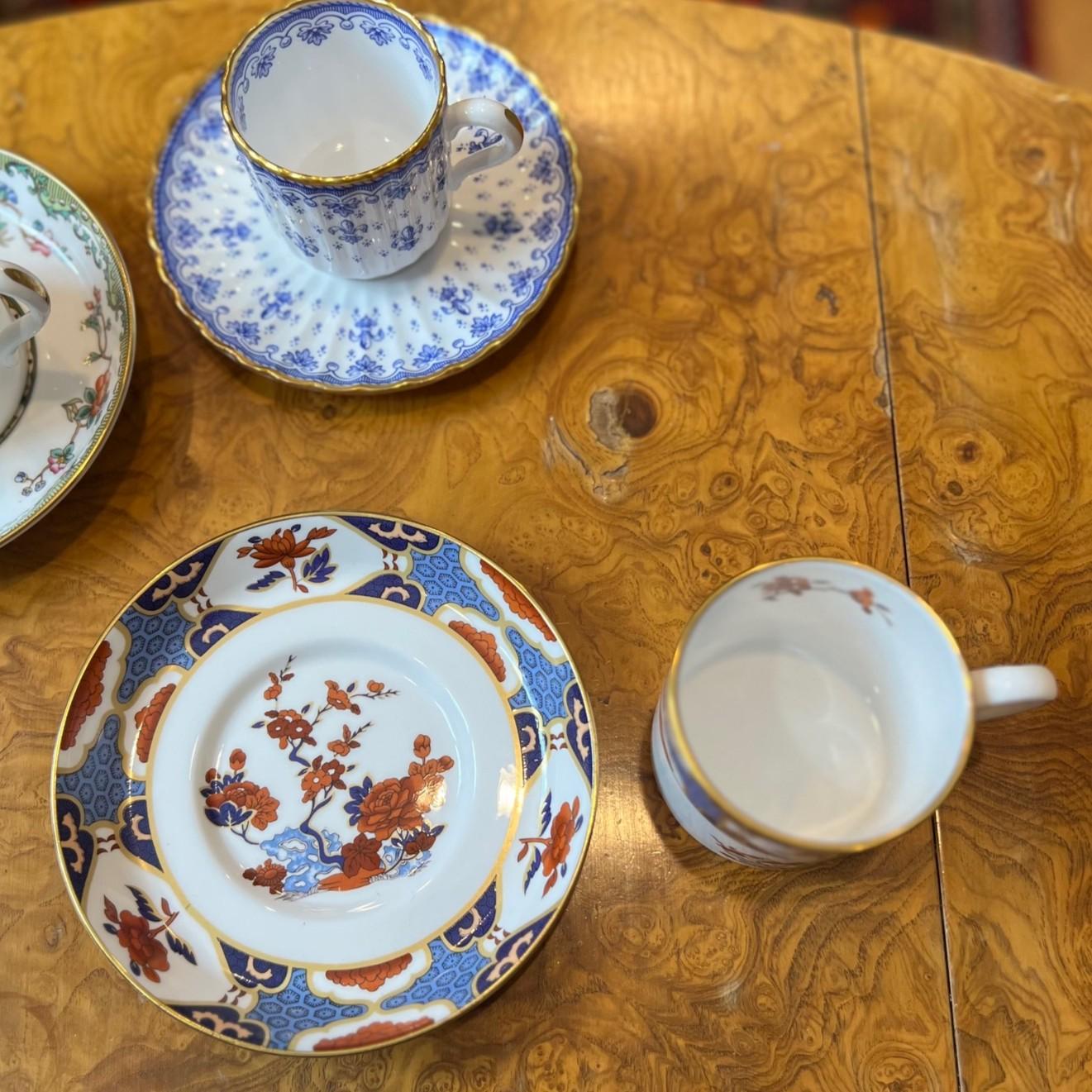 Set of Three Spode Cup & Saucer Sets – Shima, Élysée, and Fleur de Lys Blue For Sale 5
