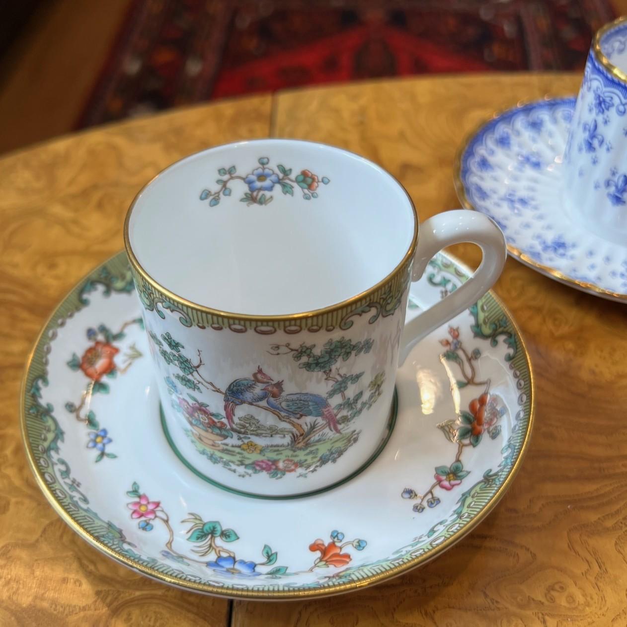 Anglo-Japanese Set of Three Spode Cup & Saucer Sets – Shima, Élysée, and Fleur de Lys Blue For Sale