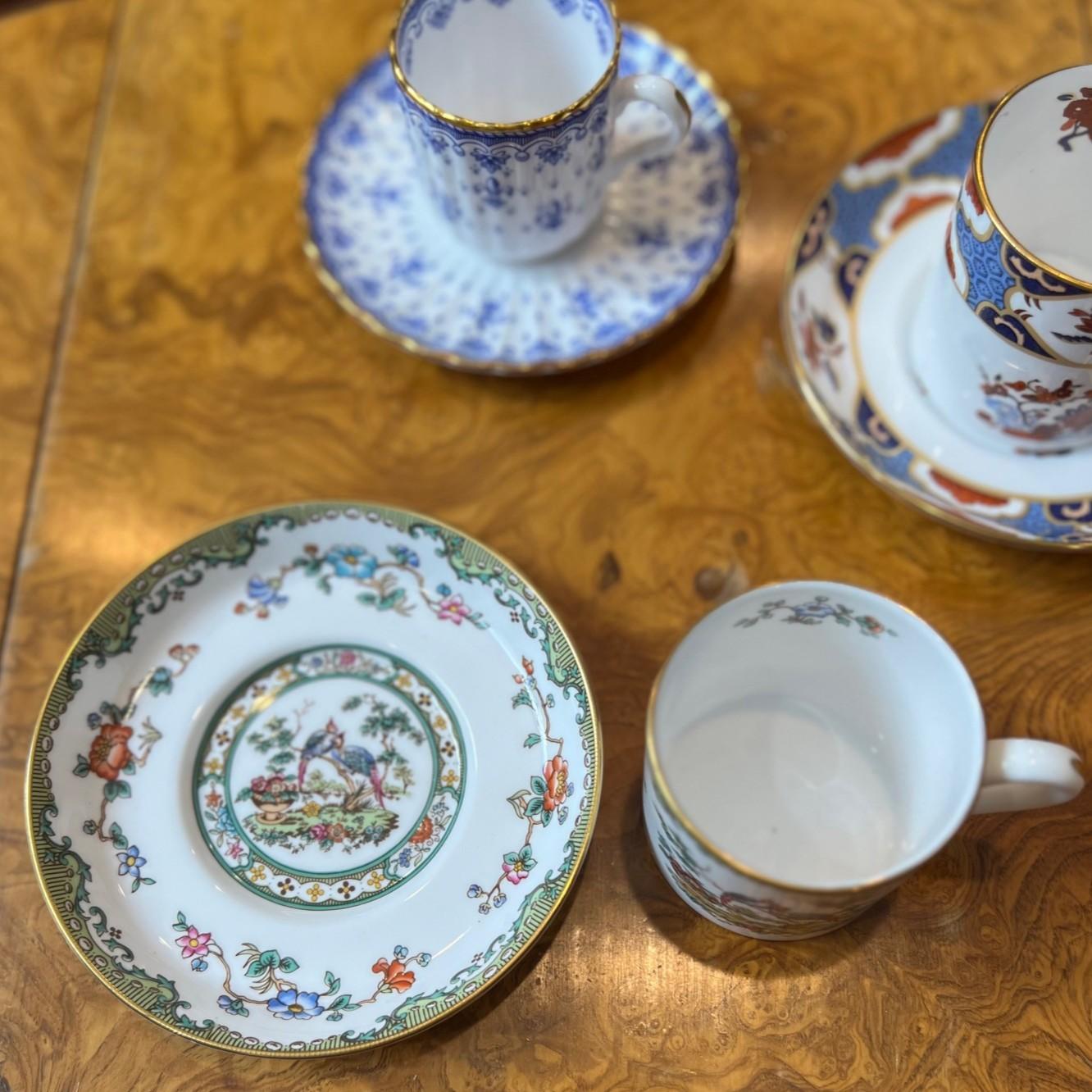 Gold Set of Three Spode Cup & Saucer Sets – Shima, Élysée, and Fleur de Lys Blue For Sale