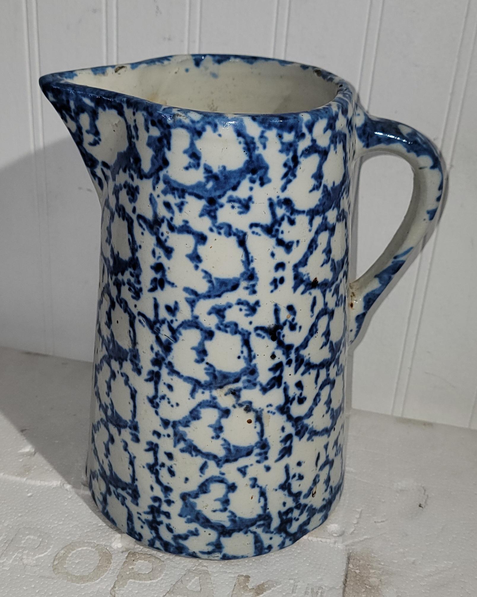 Set of Three Sponge Ware Pitchers For Sale 4