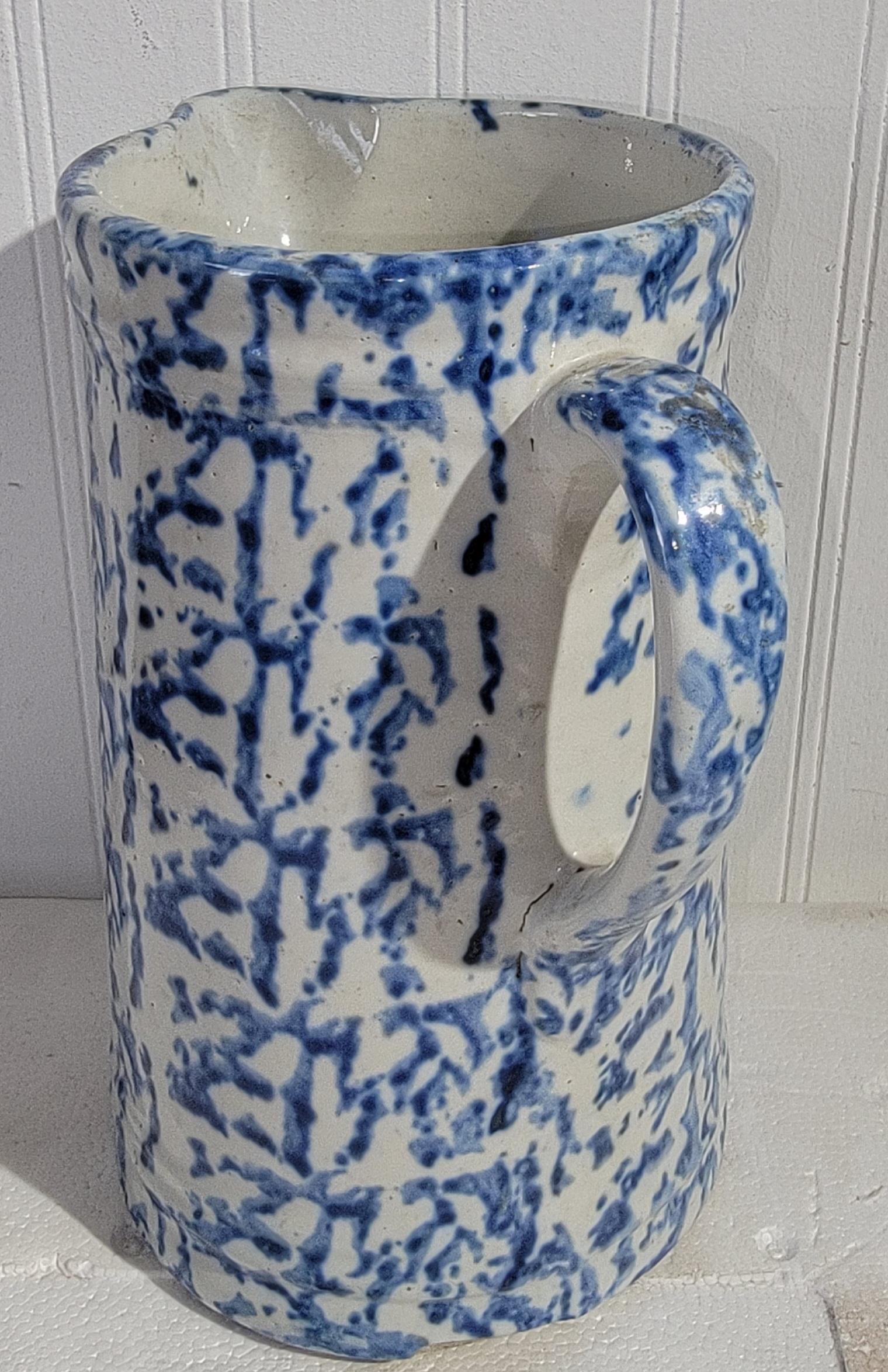 Set of Three Sponge Ware Pitchers For Sale 2