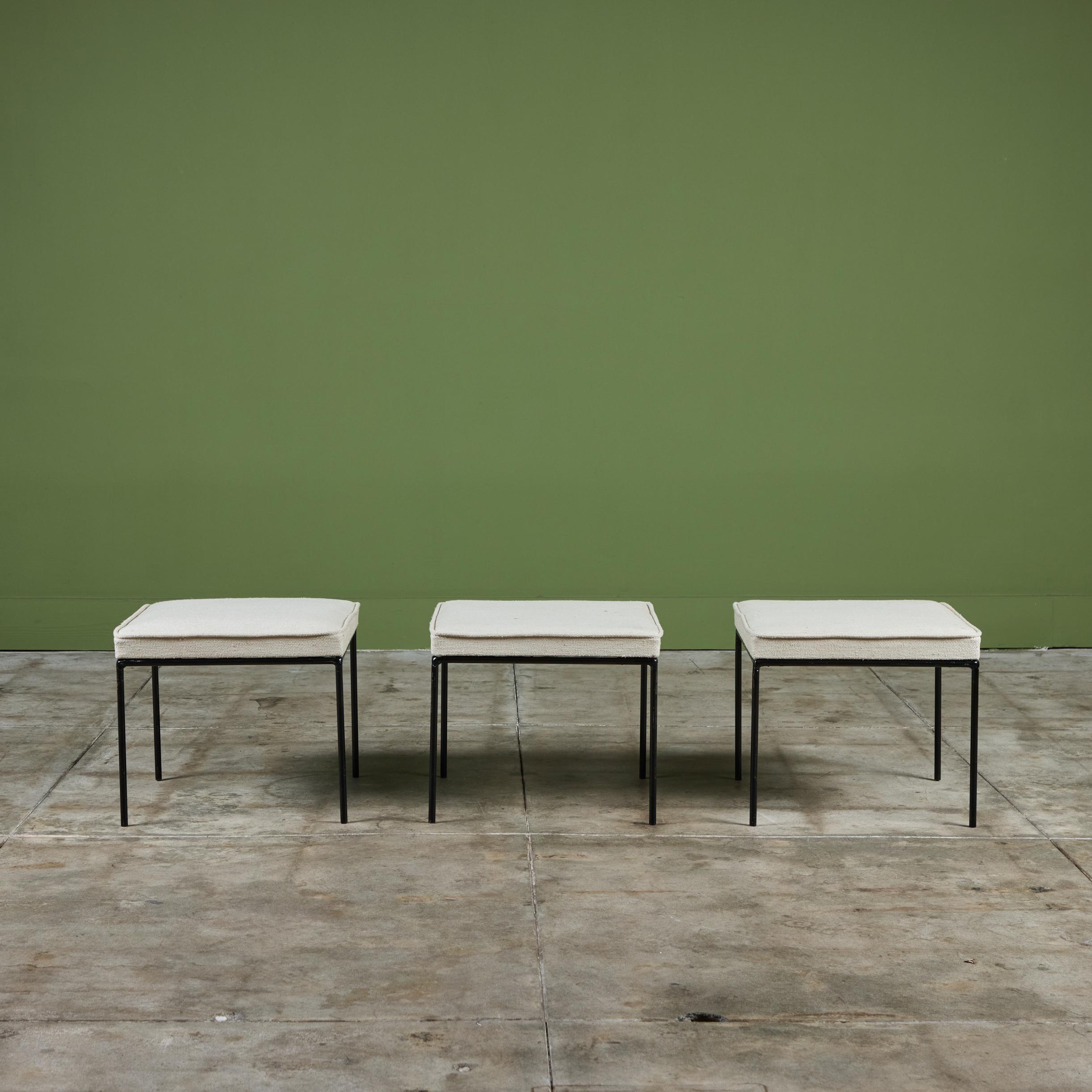 Mid-Century Modern Ensemble de trois tabourets carrés en fer forgé Frederick Weinberg en vente