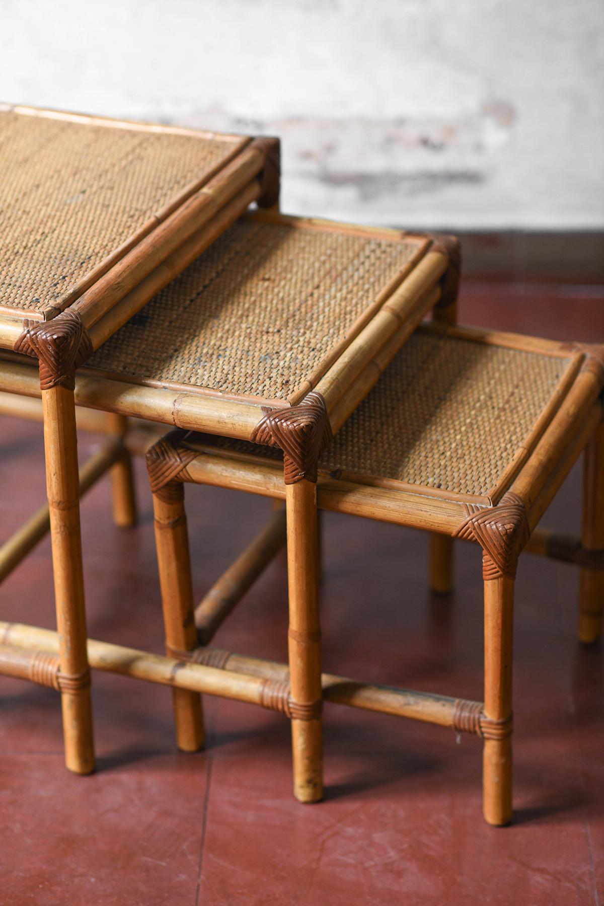 Late 20th Century Set of three stackable rattan tables 1980 For Sale