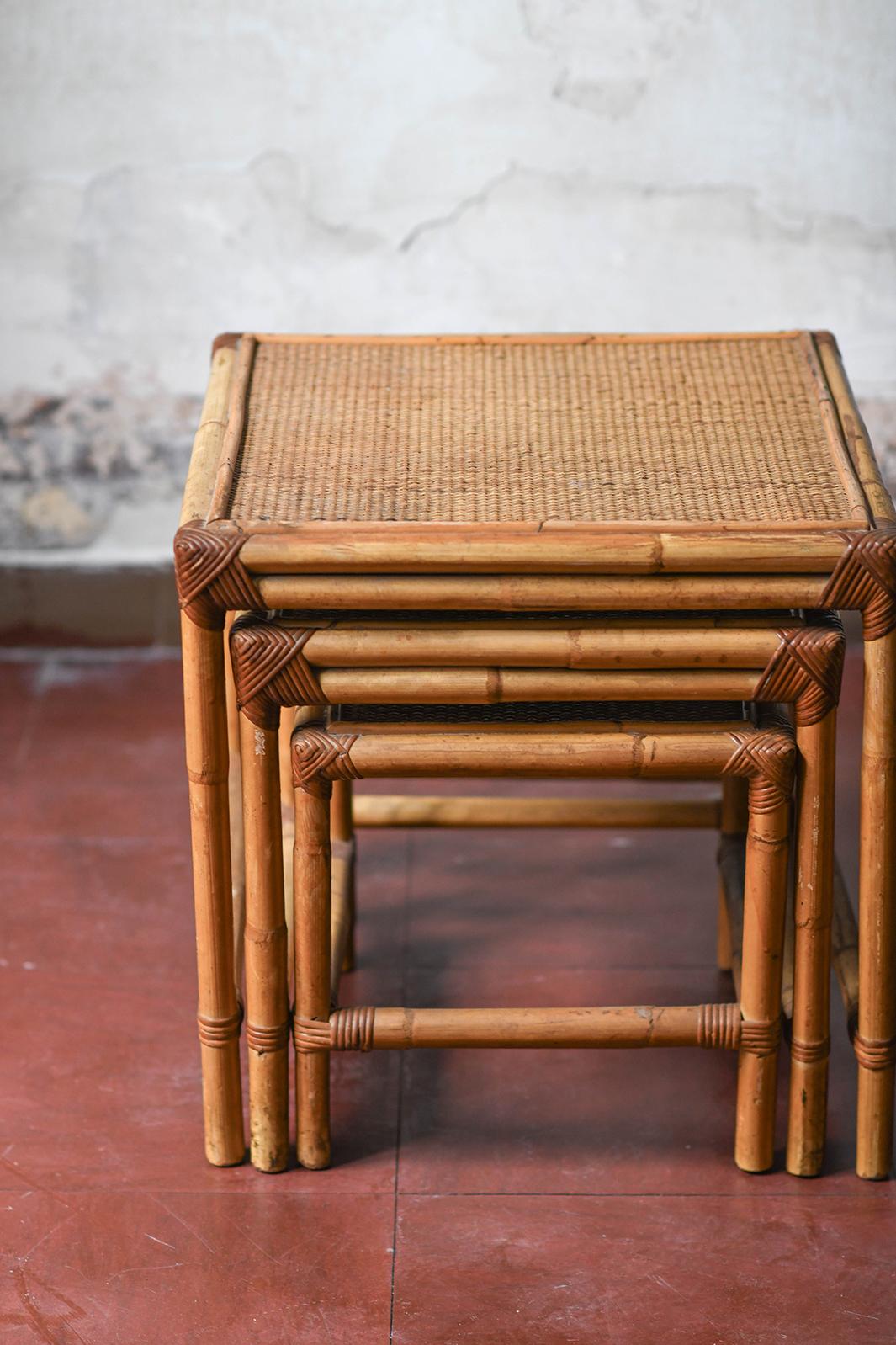 Set of three stackable rattan tables 1980 For Sale 2