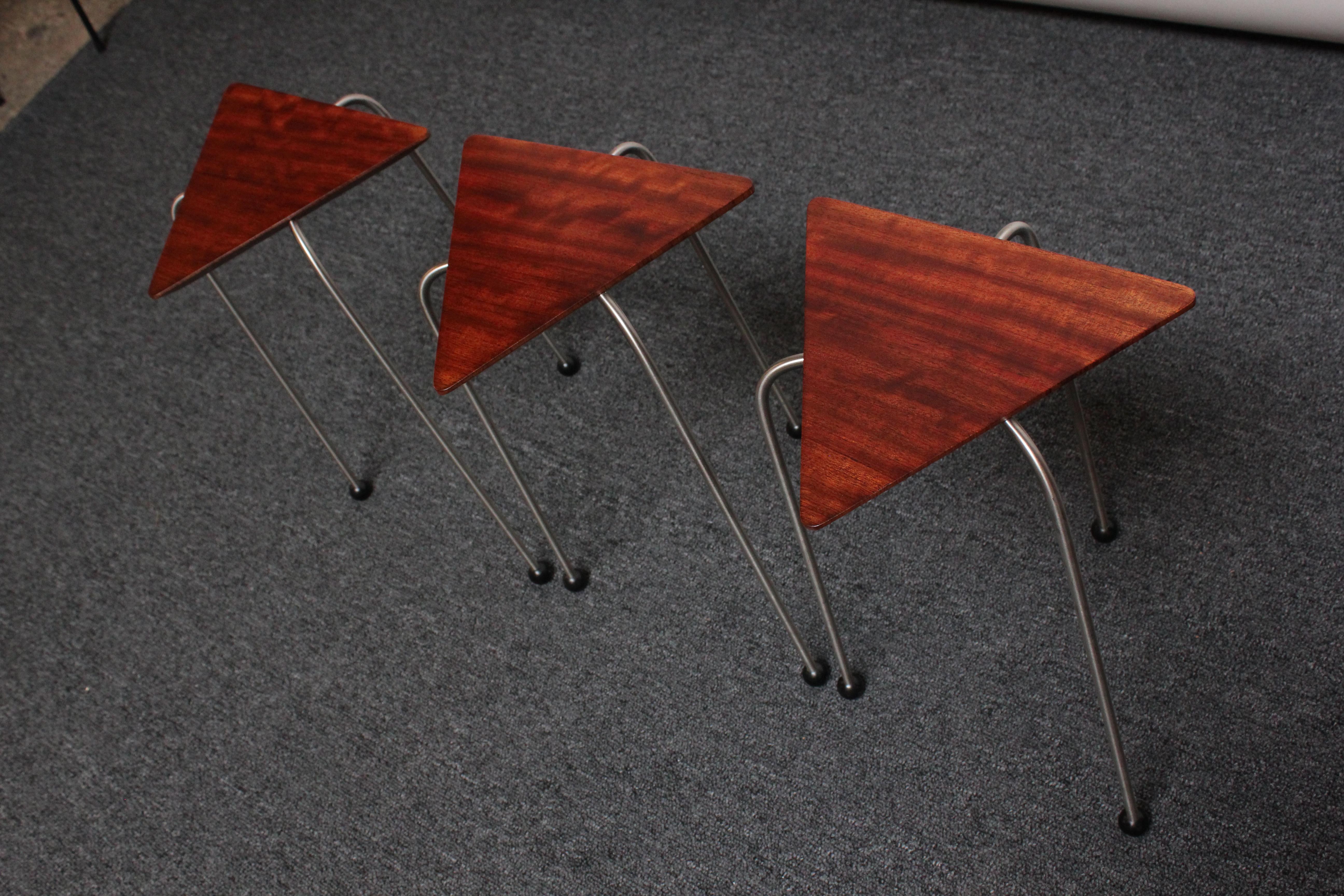 Set aus drei stapelbaren Bubinga-Tischen mit „Triped“-Muster von David Kiernan im Angebot 1