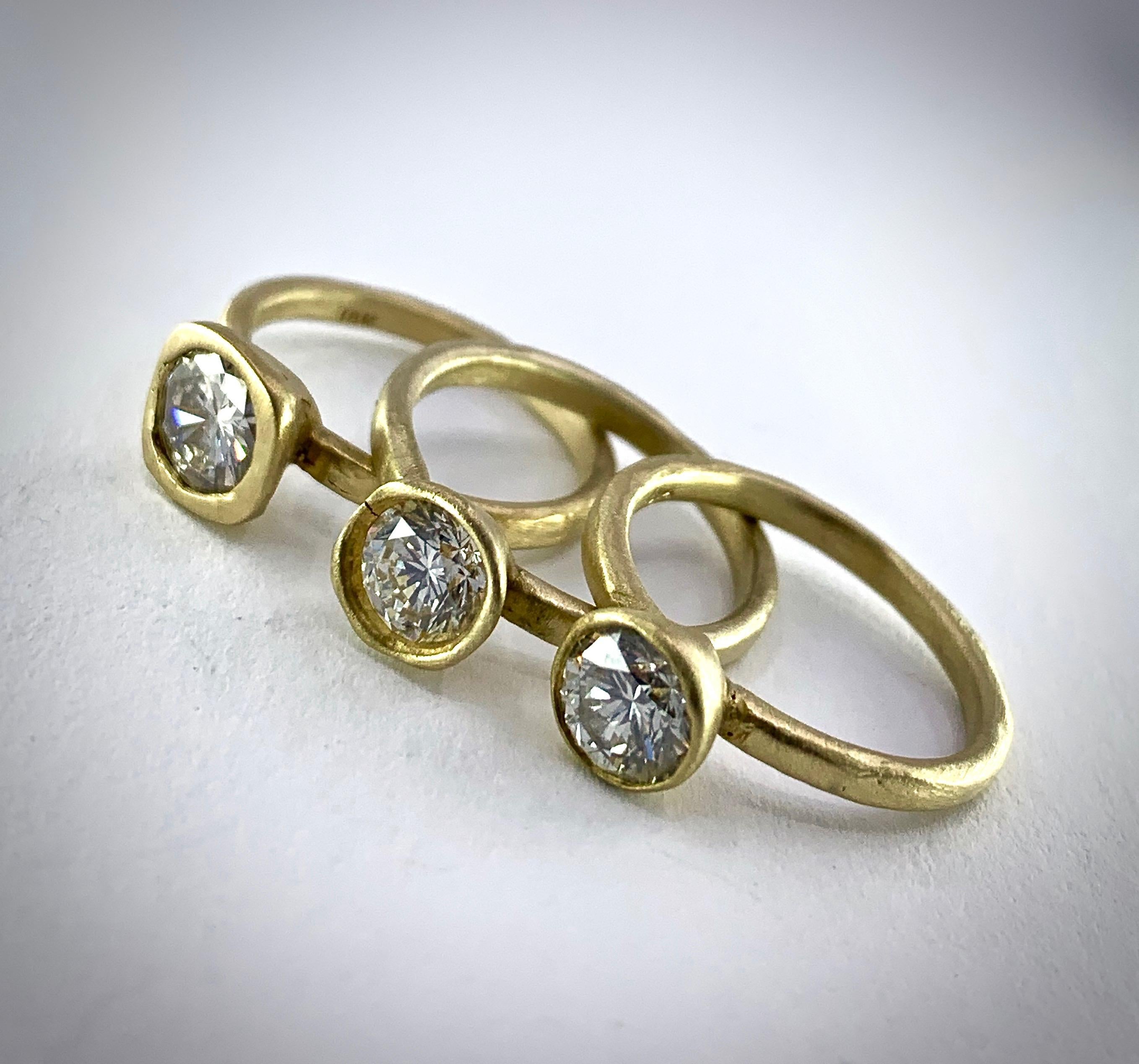 Set of Three Stacking Diamond Solitaires in 18 Karat Yellow Gold In New Condition In Sherman Oaks, CA