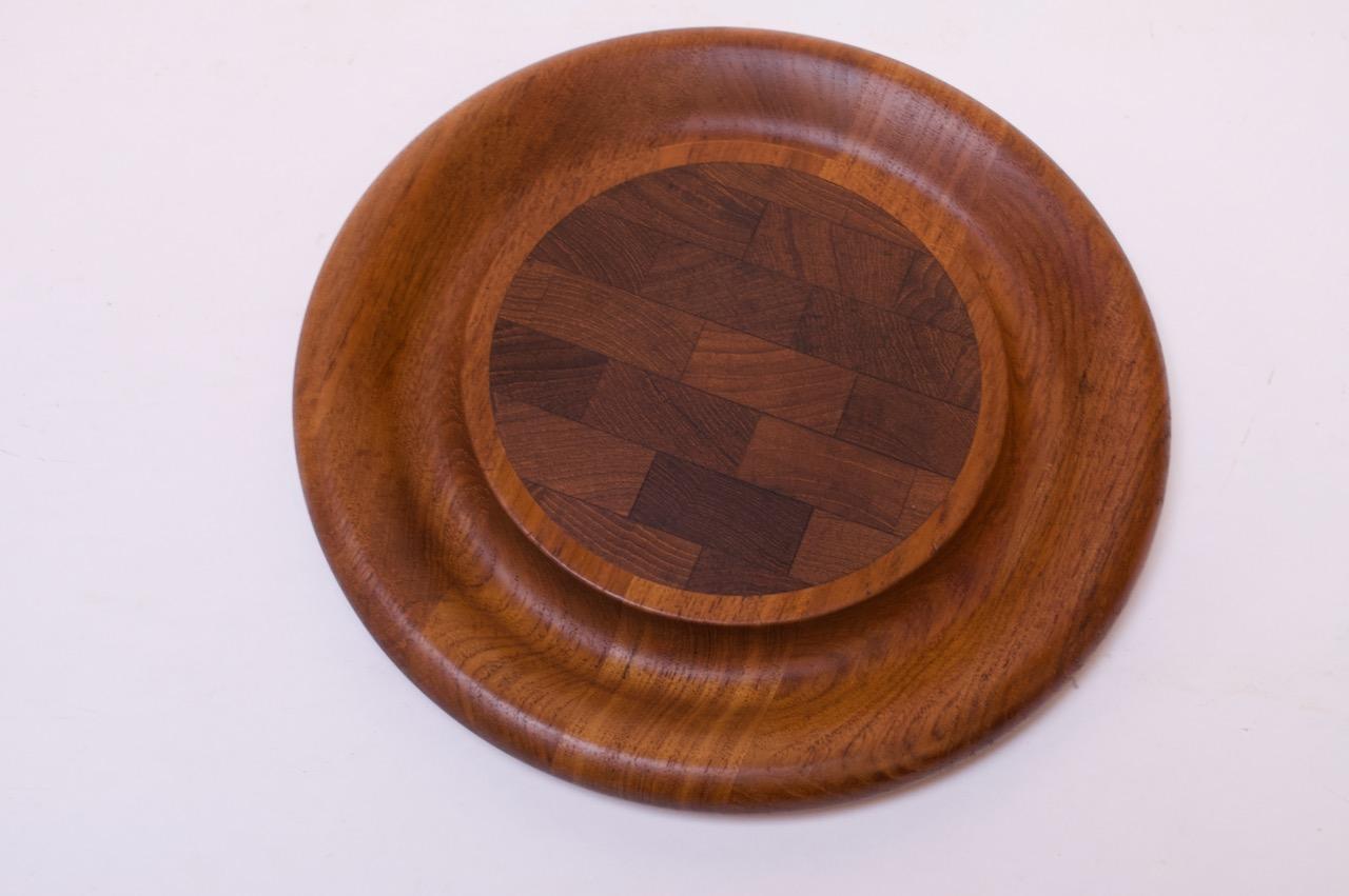 Juego de tres tablas de cortar / bandejas de madera de teca por Jens Quistgaard para Dansk Moderno de mediados de siglo en venta