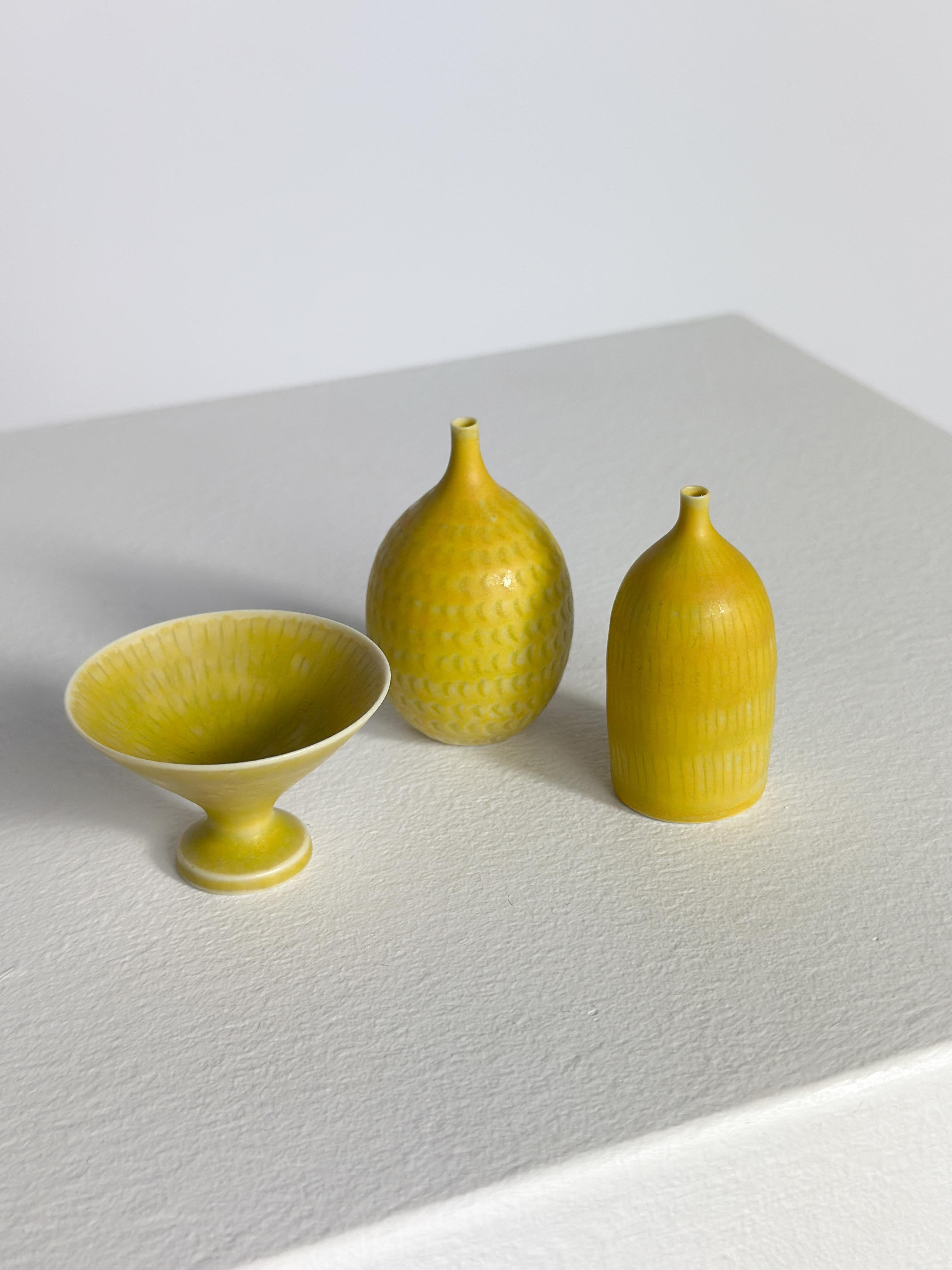 Juego de tres jarrones en miniatura Stig Lindberg Gres Gustavsberg Suecia Años 60 en Bueno estado para la venta en Basel, BS