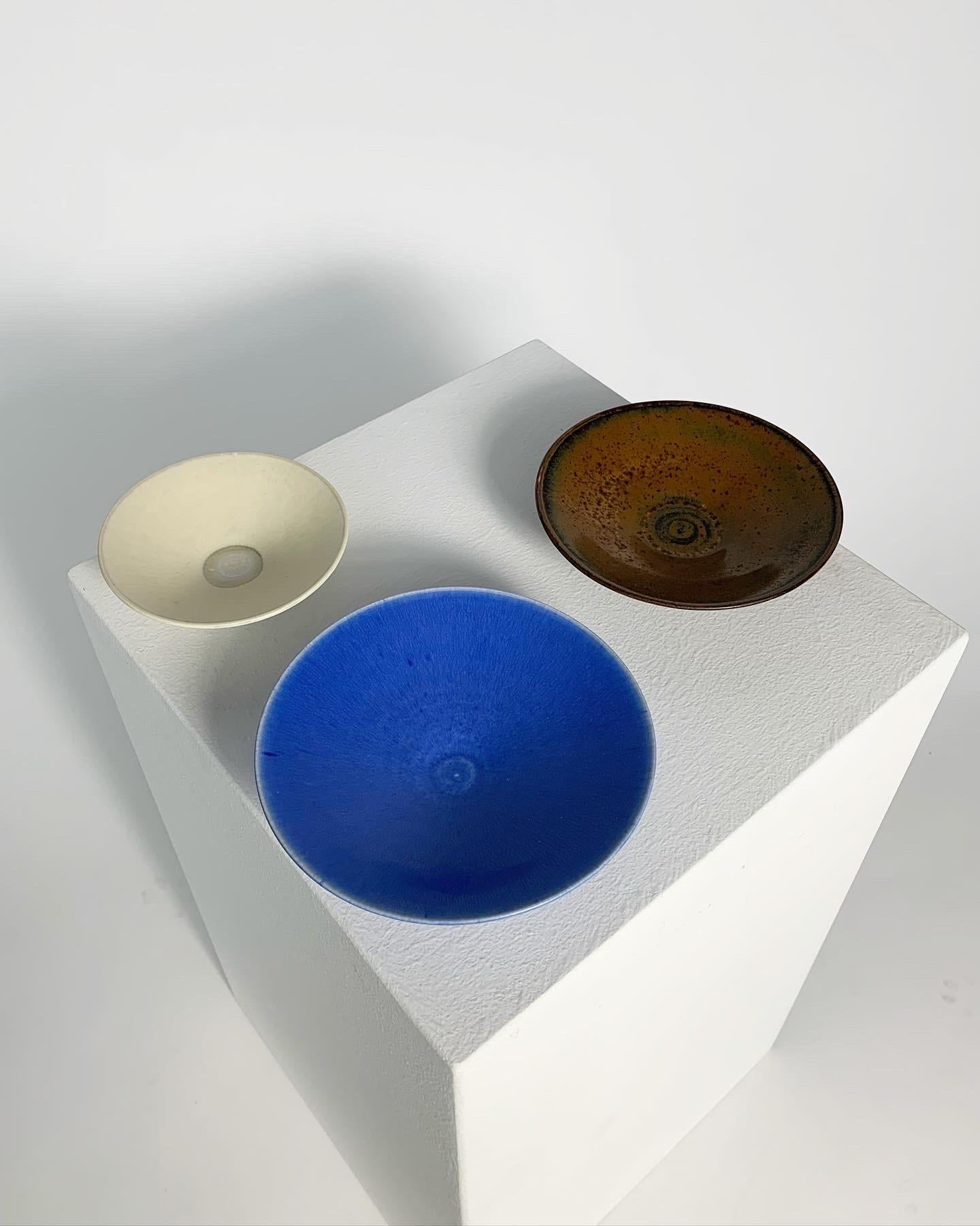 Mid-Century Modern Set of Three Stig Lindberg Stoneware Bowls Gustavsberg Sweden, 1960s For Sale