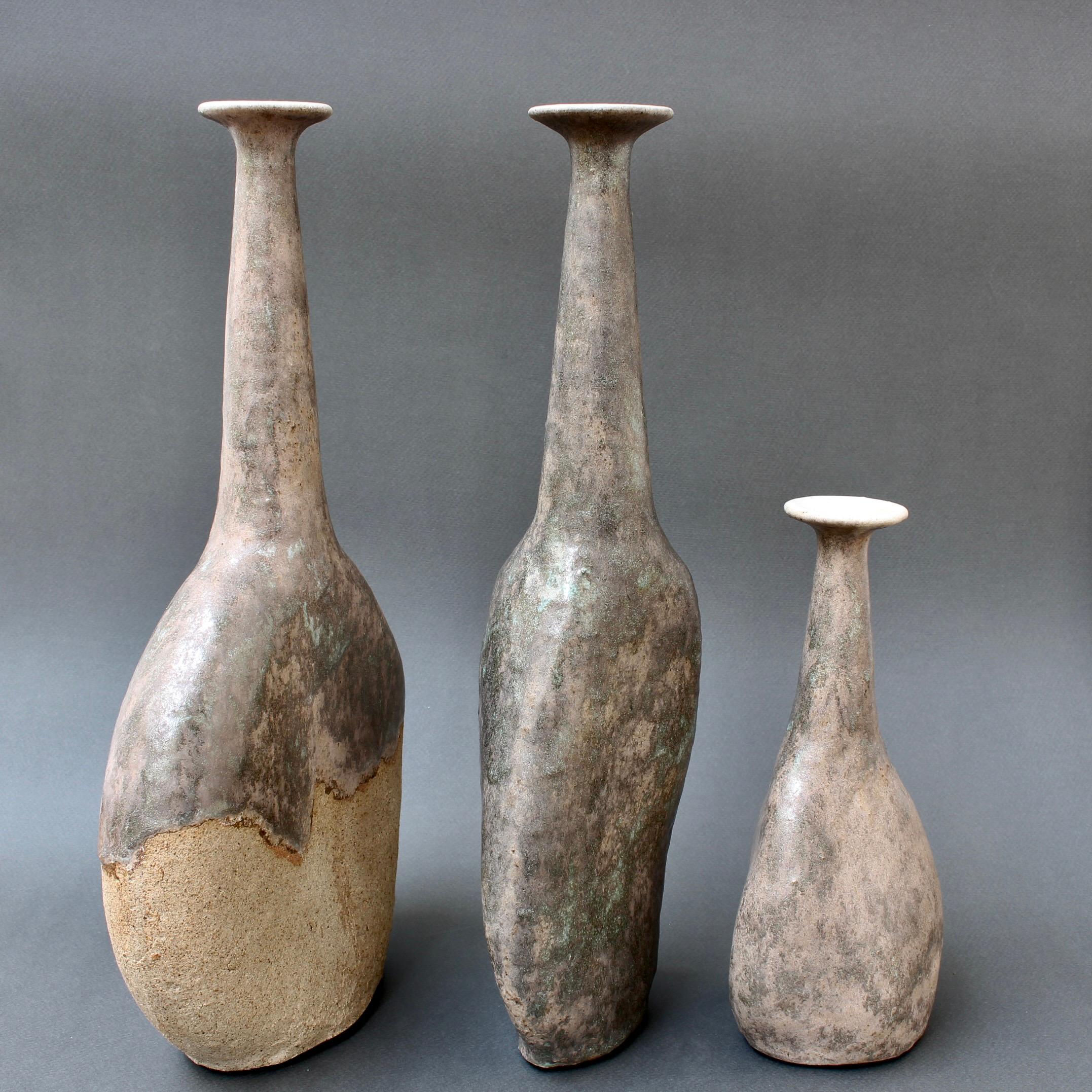 italien Ensemble de trois vases en grès de Bruno Gambone datant des années 1980 en vente