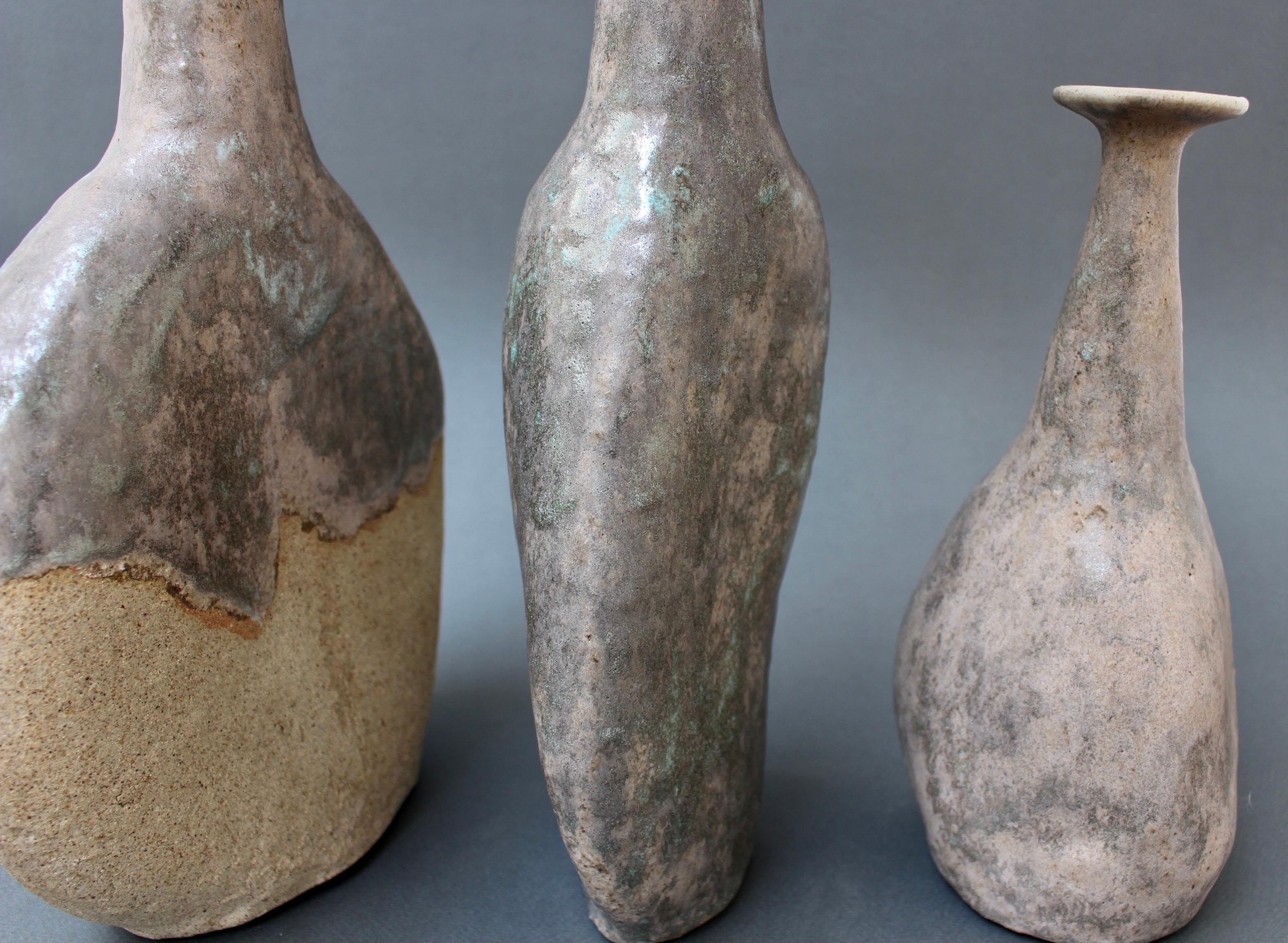 Ensemble de trois vases en grès de Bruno Gambone datant des années 1980 en vente 2