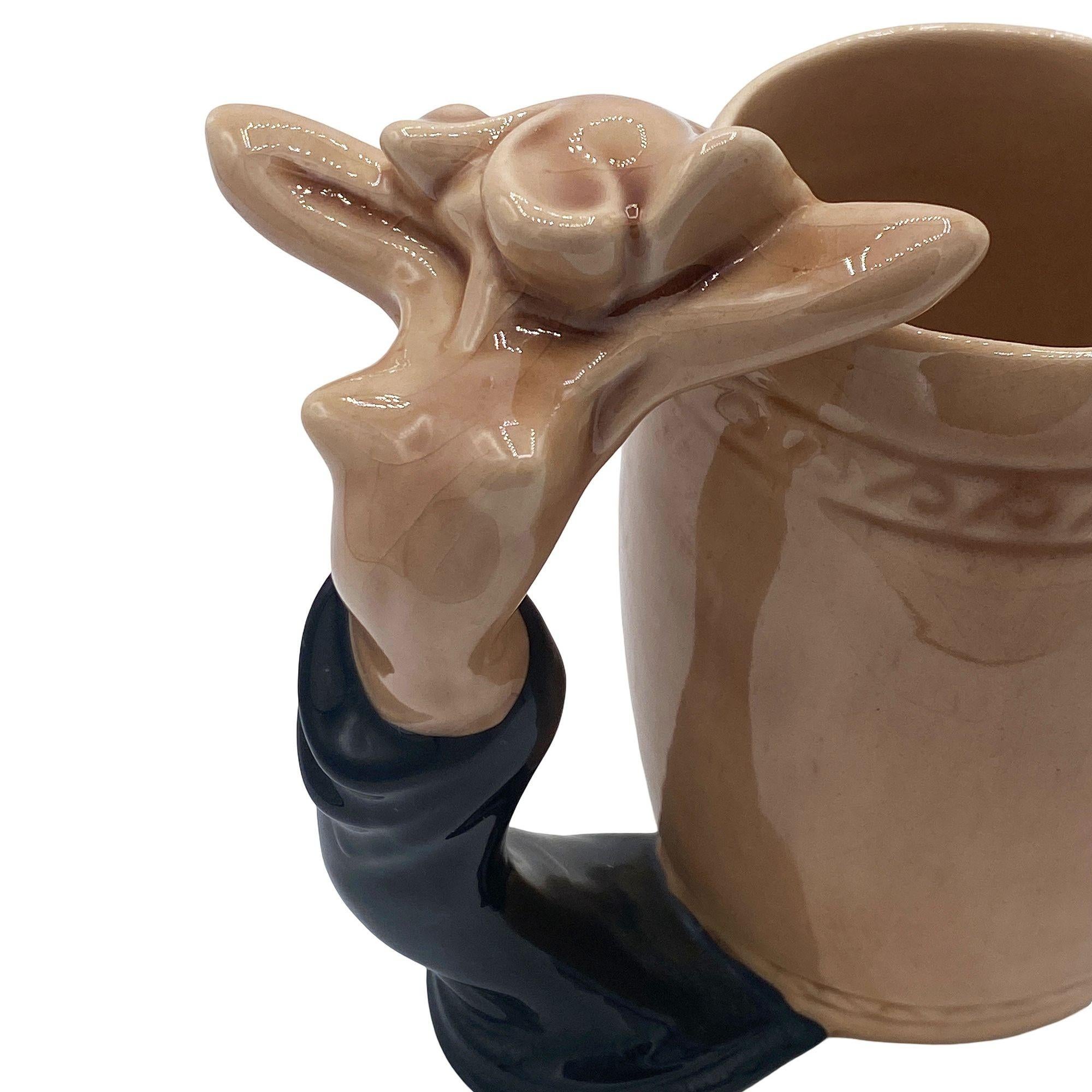 Milieu du XXe siècle Ensemble de trois tasses en céramique 