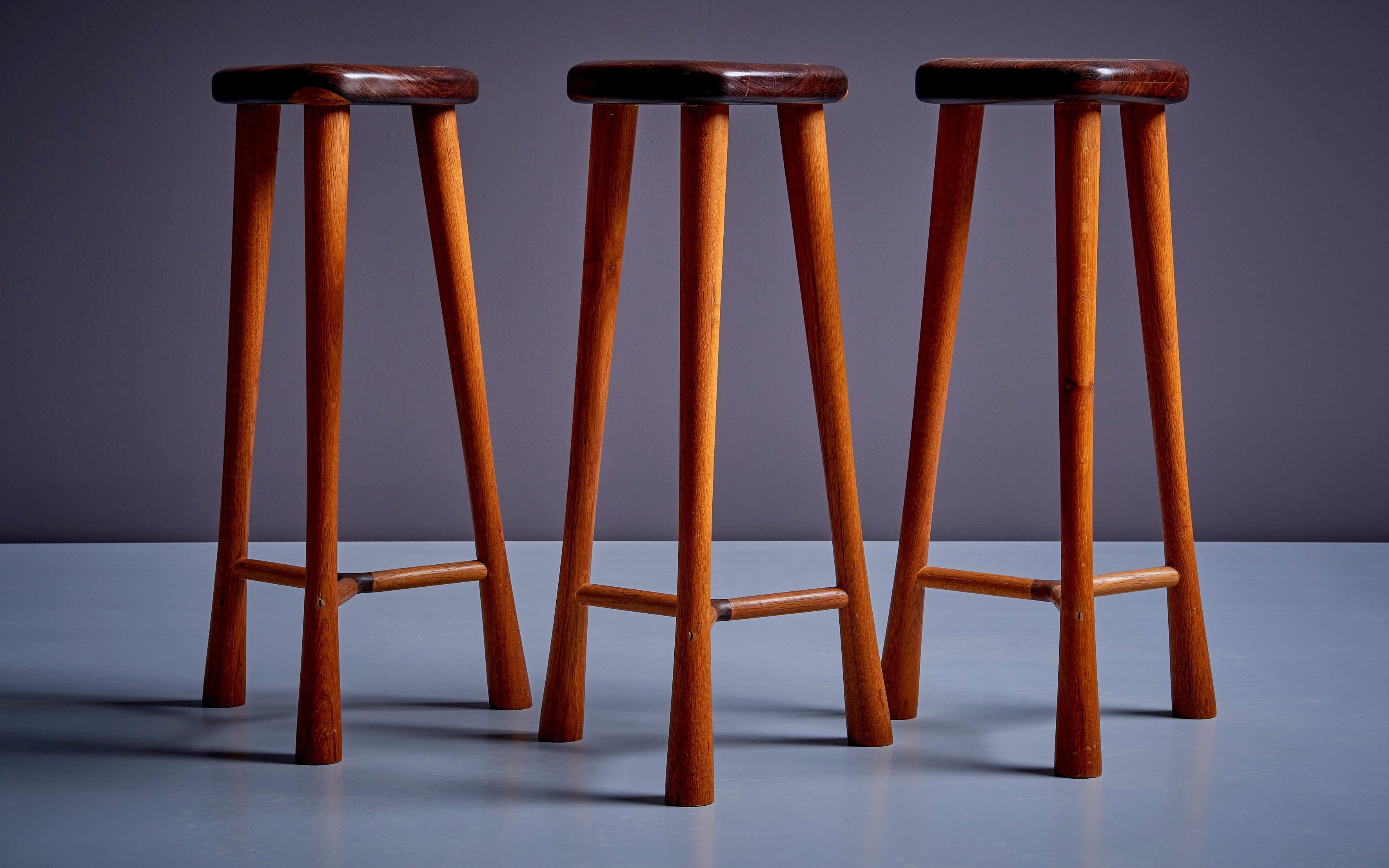 Set of three Studio stools, USA - 1980s in very good condition. Oak base and rosewood top. 