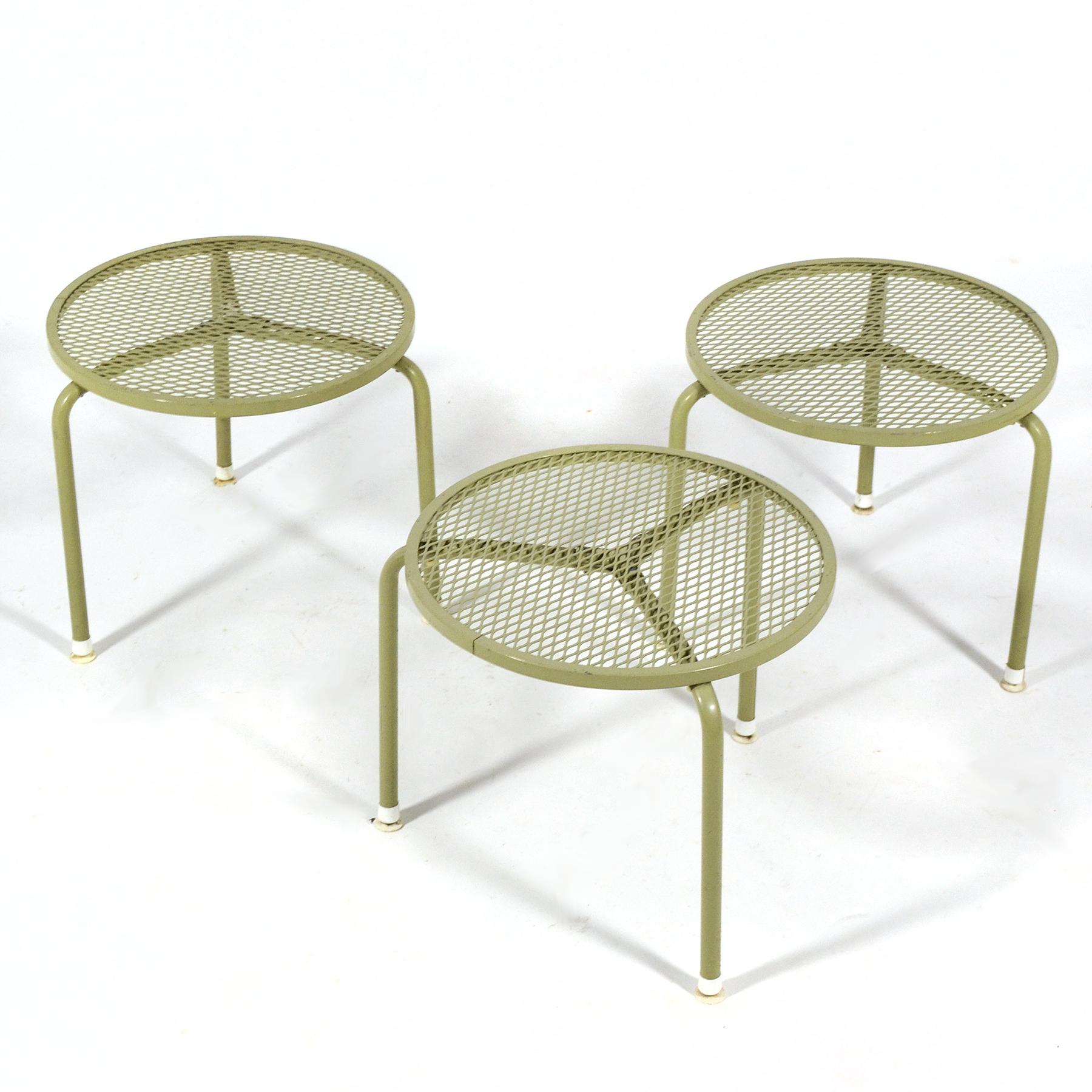 This great green lounge by Surfline is stylish and comfortable. Light, and easy to move, it is perfect for patio or poolside.

14.5