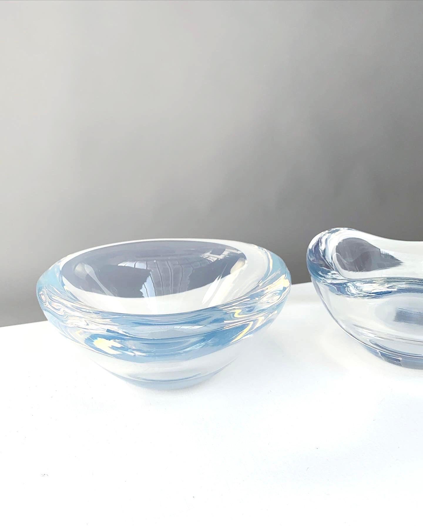 Milieu du XXe siècle Ensemble de trois vases et bols en cristal Sven Palmqvist et Selena Orrefors, Suède, années 1950 en vente
