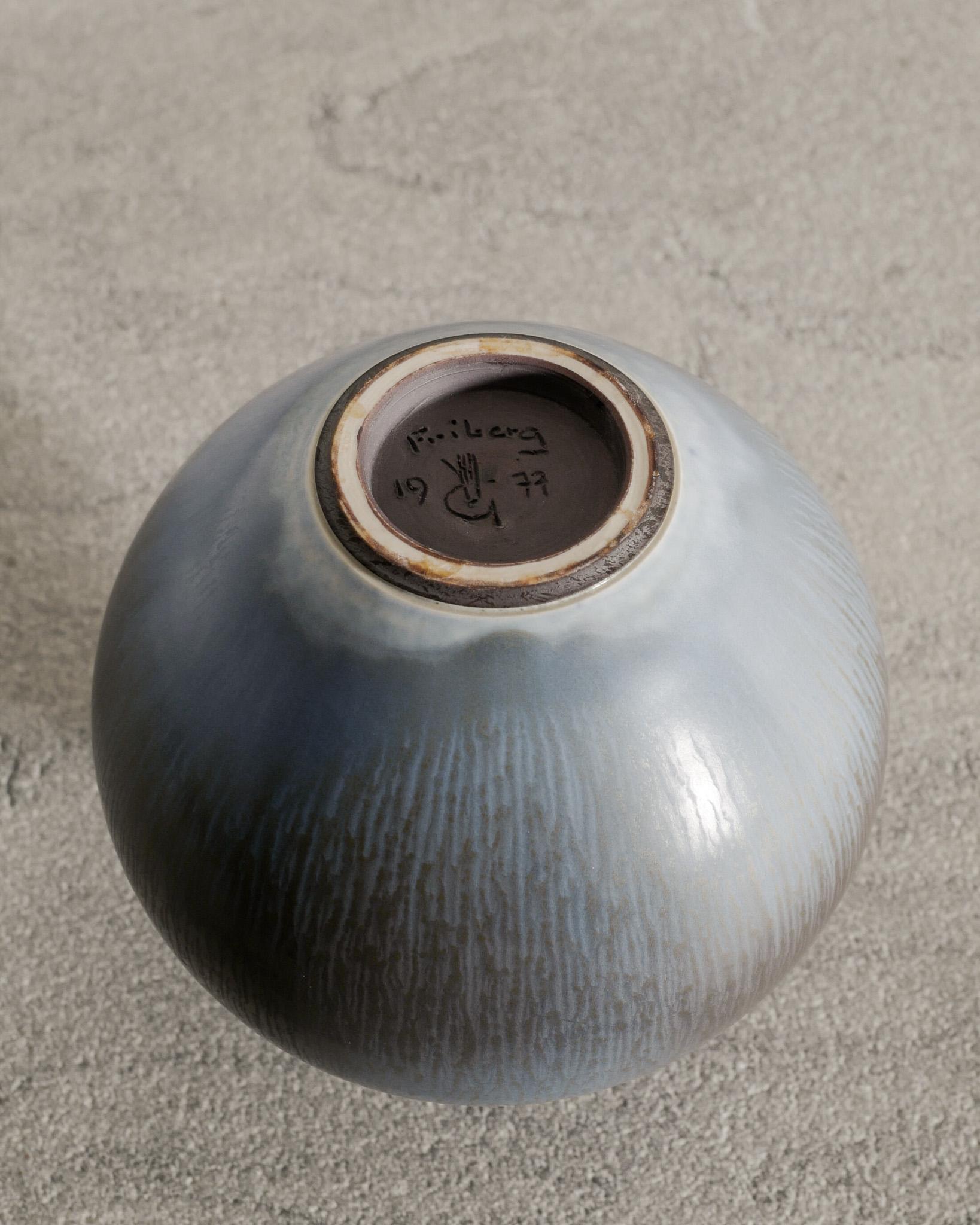 Ensemble de trois vases bleus suédois de Berndt Friberg pour Gustavsberg Suède, 1970 en vente 5