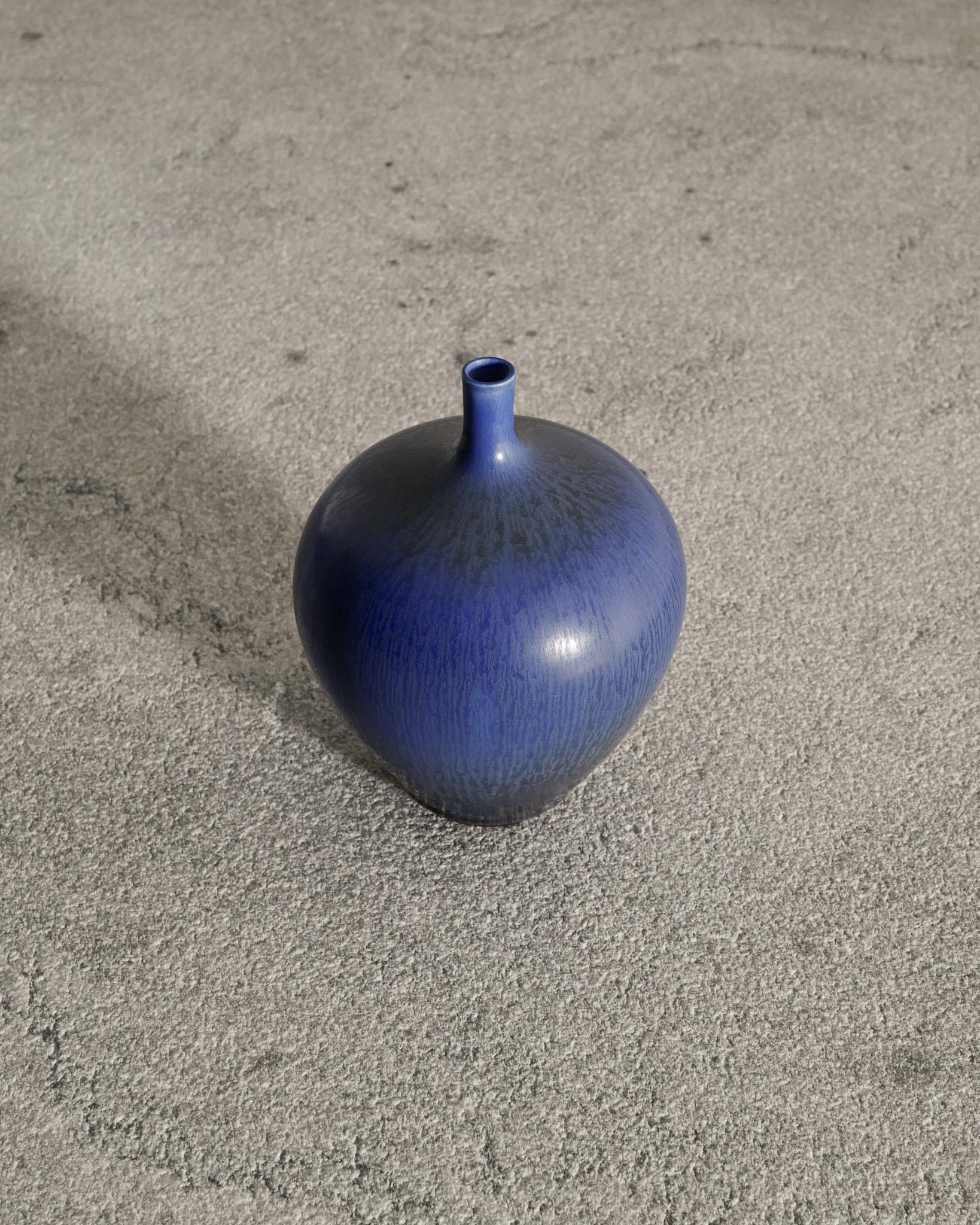Suédois Ensemble de trois vases bleus suédois de Berndt Friberg pour Gustavsberg Suède, 1970 en vente