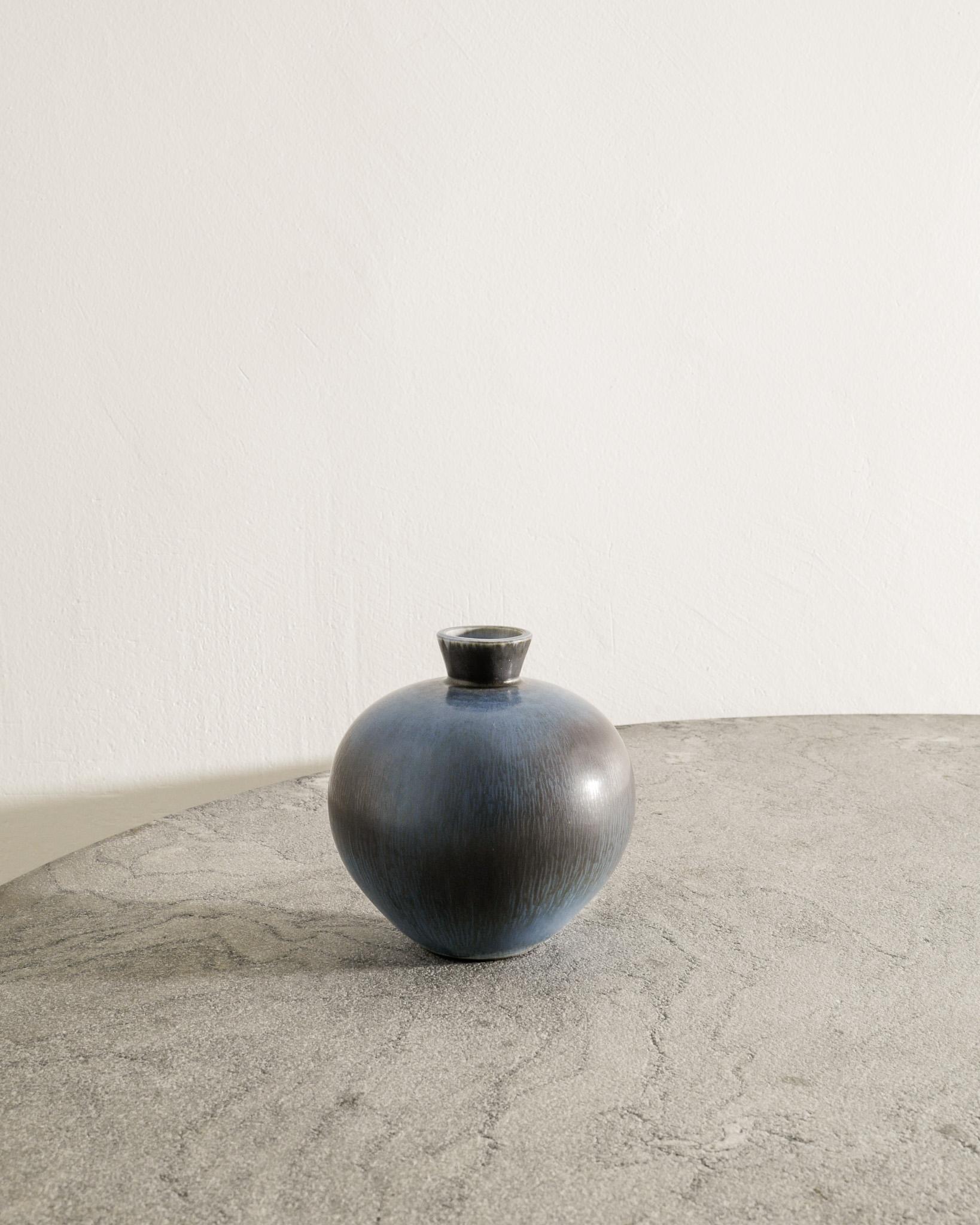 Ensemble de trois vases bleus suédois de Berndt Friberg pour Gustavsberg Suède, 1970 Bon état - En vente à Stockholm, SE