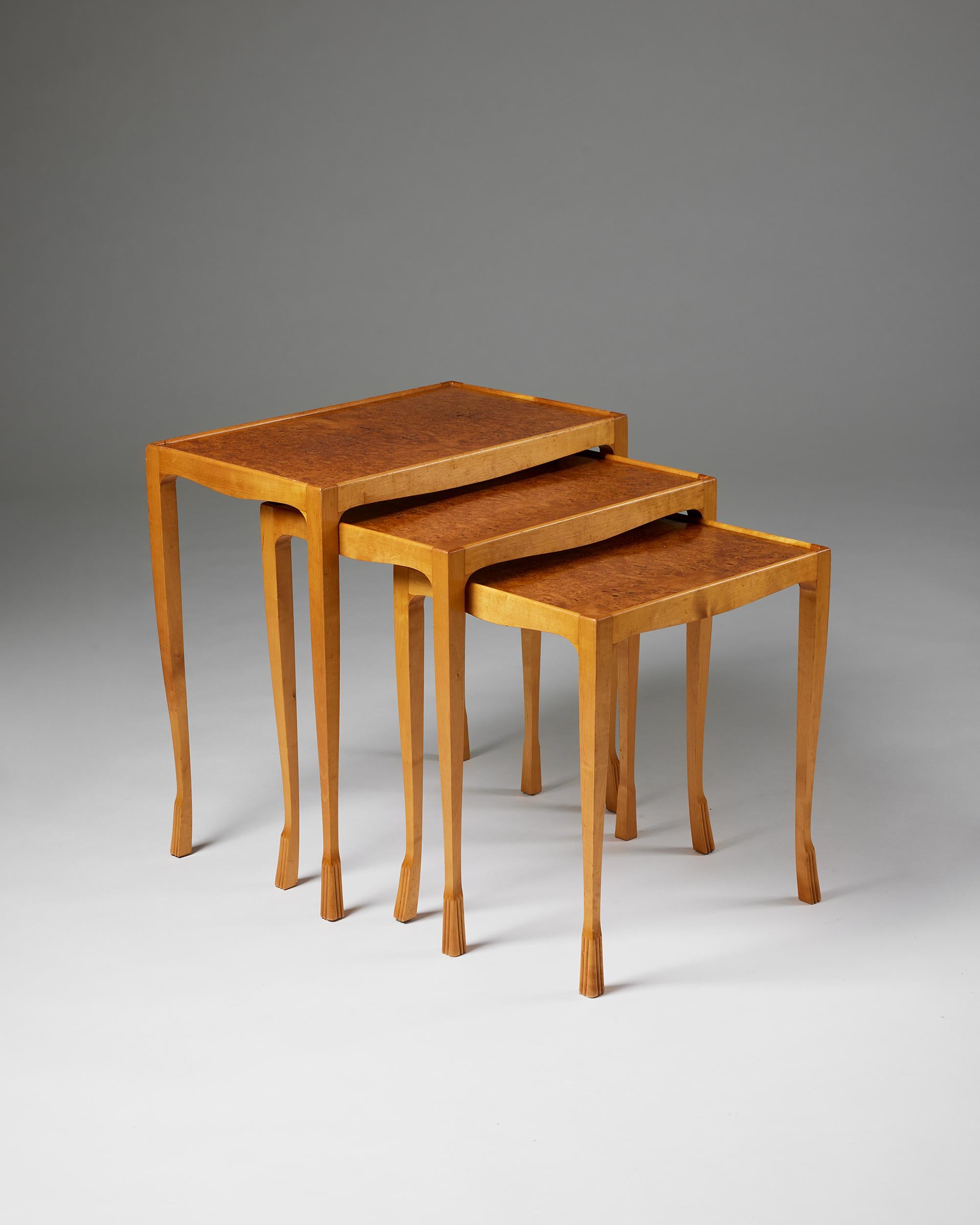 Set of Three Swedish Grace Nesting Tables, Anonymous, Sweden, 1940s In Good Condition For Sale In Stockholm, SE