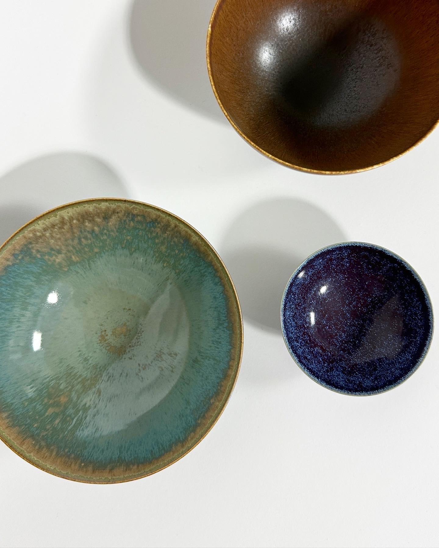 Hand-Crafted Set of Three Swedish Stoneware Bowls Sven Wejsfelt & Lasse Östman Gustavsberg  For Sale