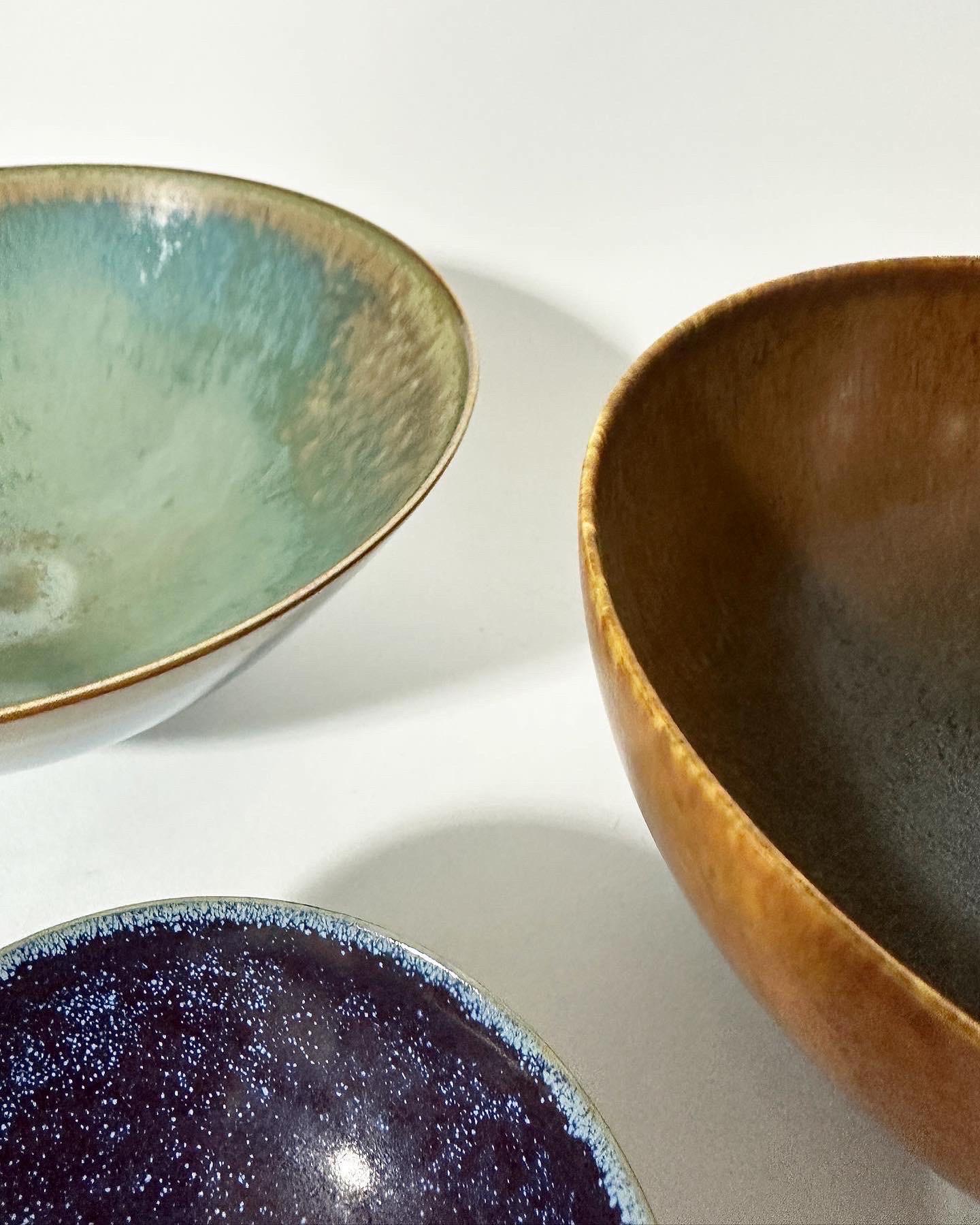 Late 20th Century Set of Three Swedish Stoneware Bowls Sven Wejsfelt & Lasse Östman Gustavsberg  For Sale