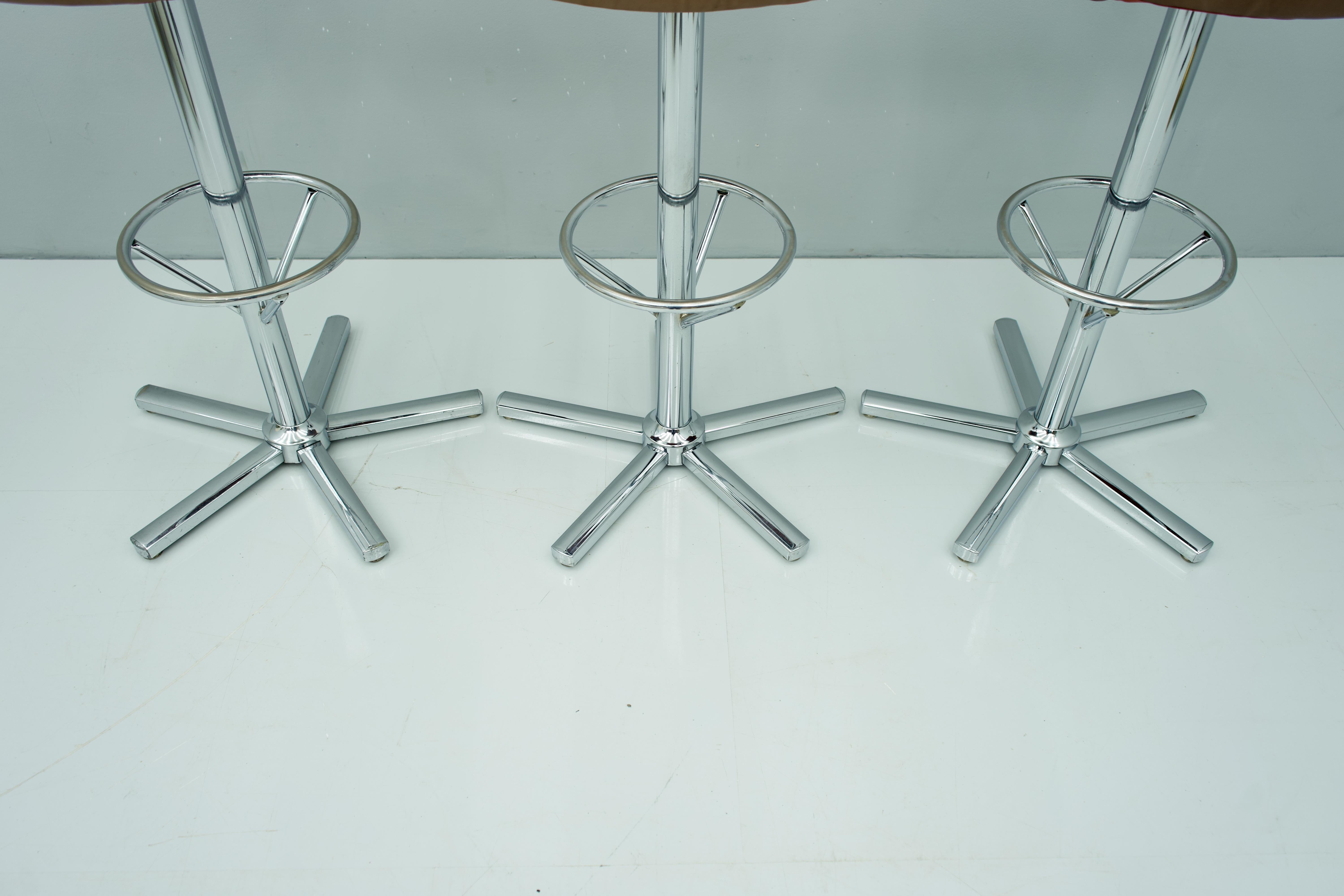 Set of Three Swivel Bar Stools in Brown Leather and Chrome 1970s 3