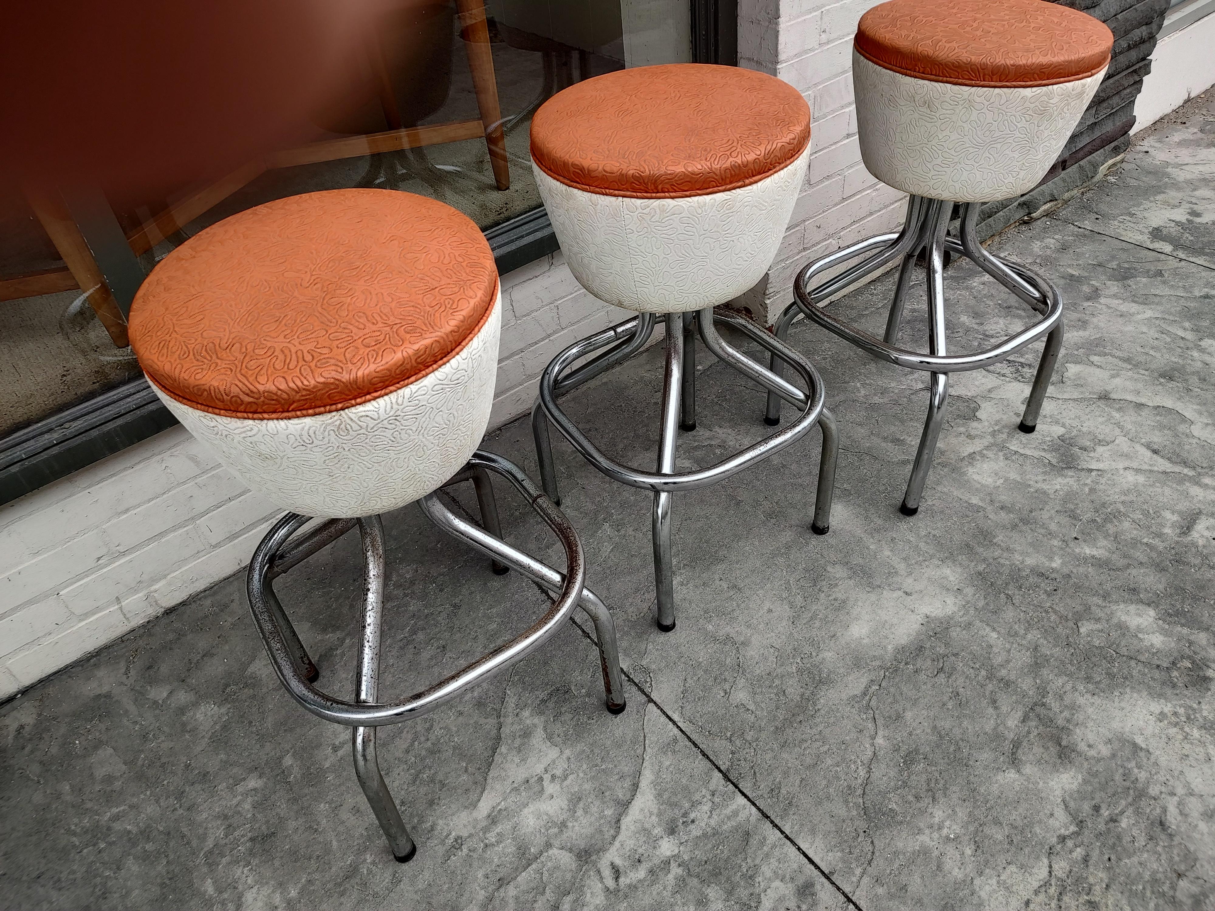 Naugahyde Set of Three Swiveling 1950s Conical Two Tone Bar Stools For Sale