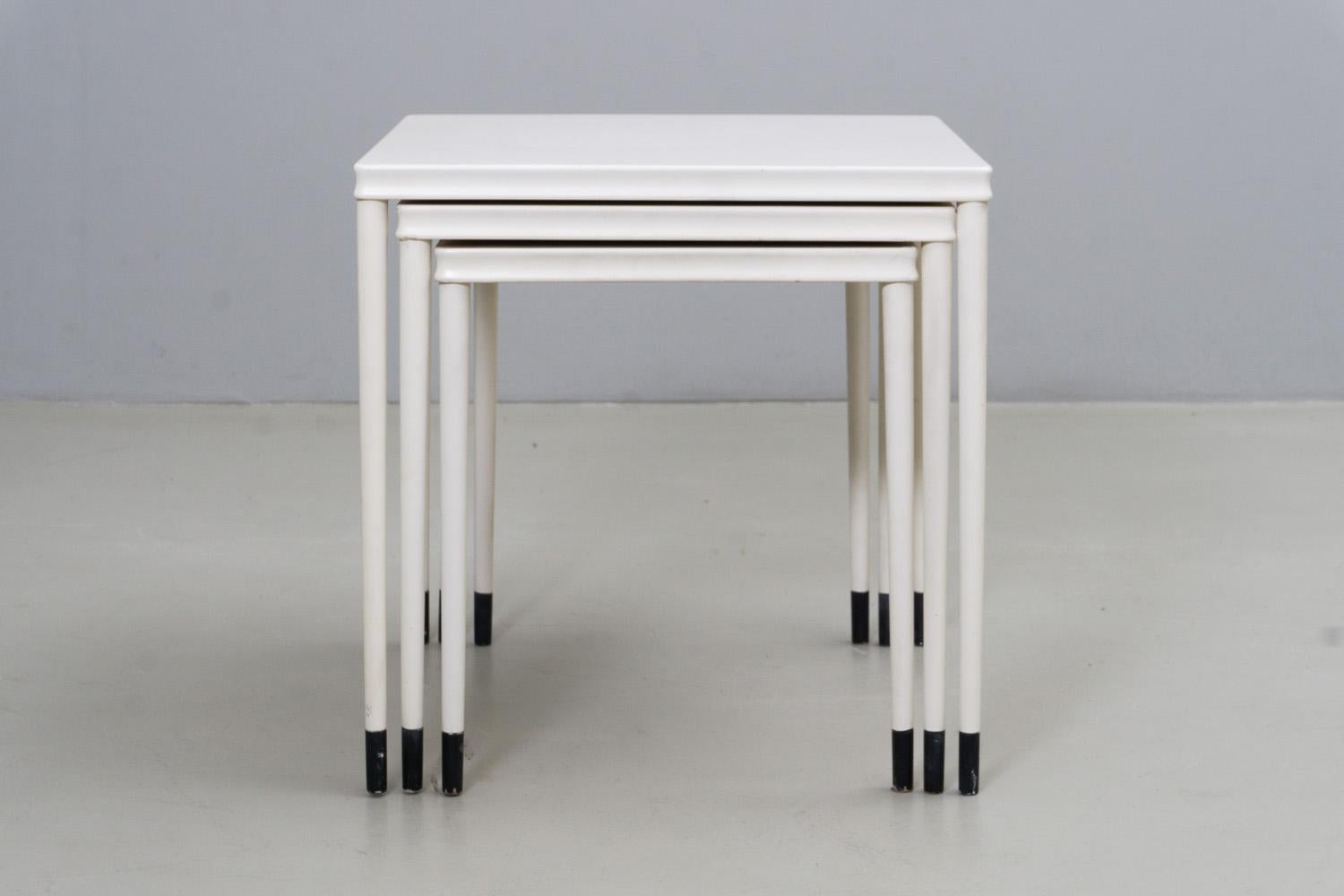 Allemand Ensemble de trois tables, modèle 2182, Dora Lennartz, 1958 en vente