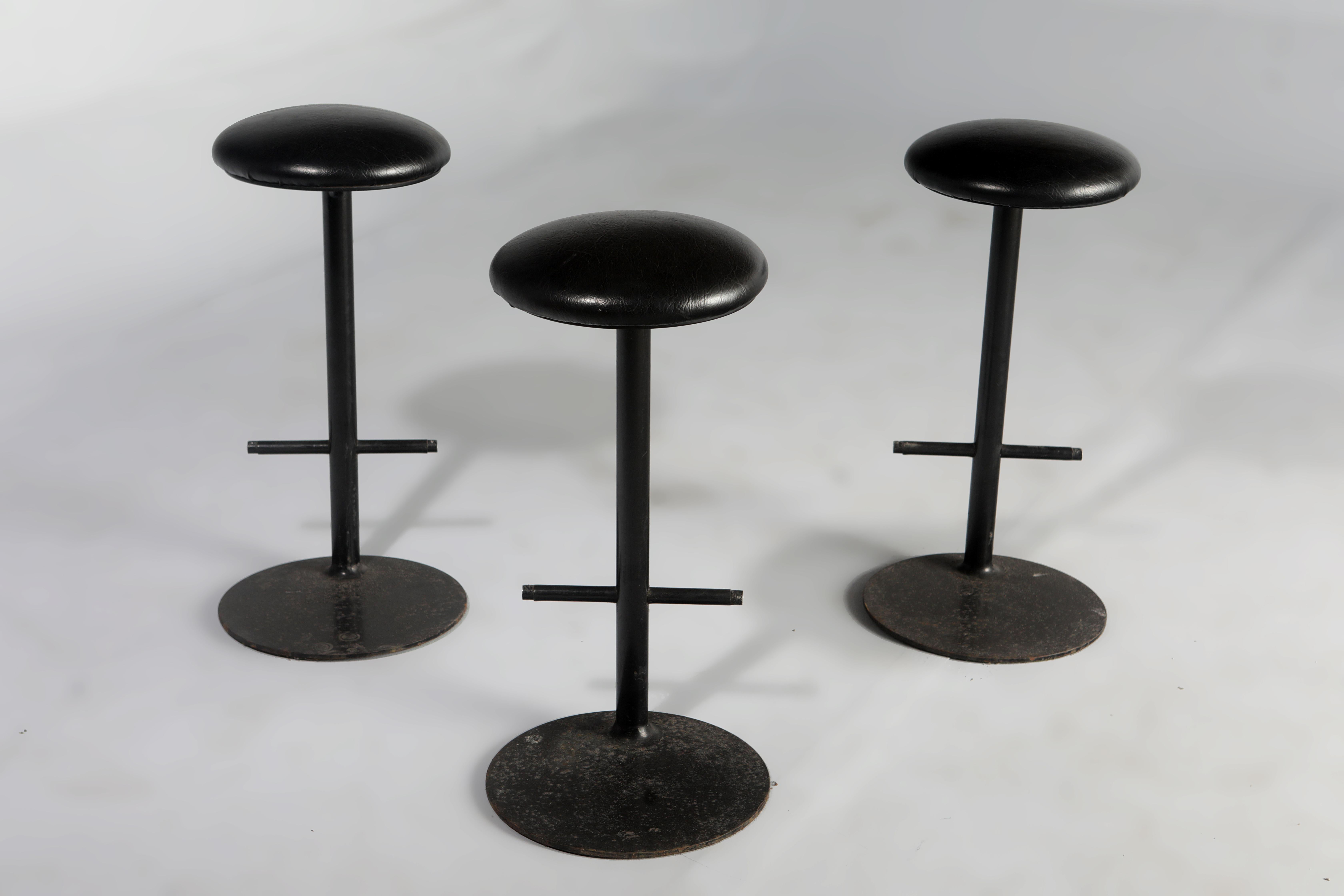 Set of three tall Ciranda stools by Ricardo Fasanello, 1986.

The Ciranda Stool designed by Ricardo Fasanello in 1986 is a beautiful example of functional art. Made from durable carbon steel, the stool features a solid round base that provides