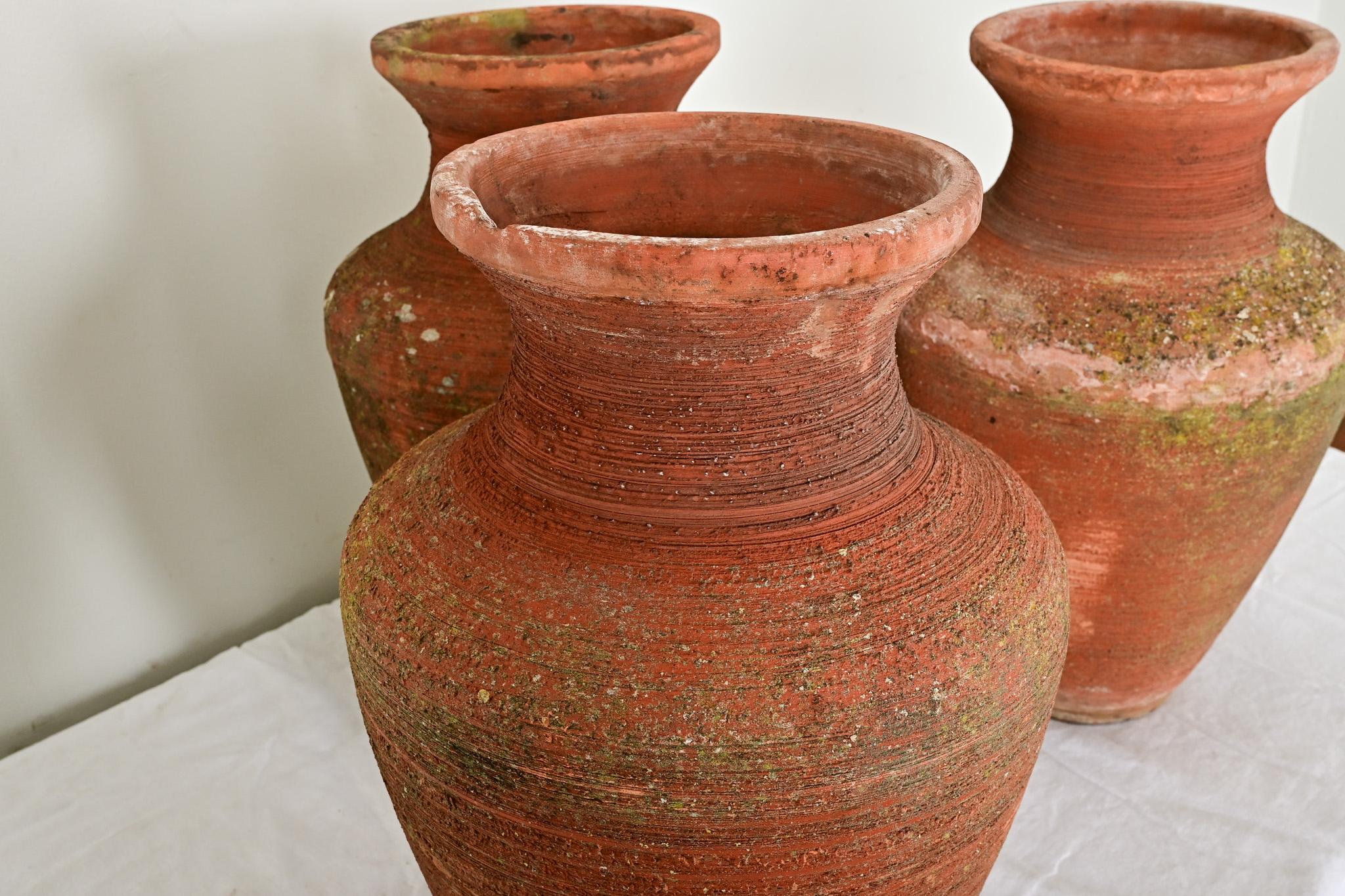 Set di tre vasi in terracotta in vendita 1