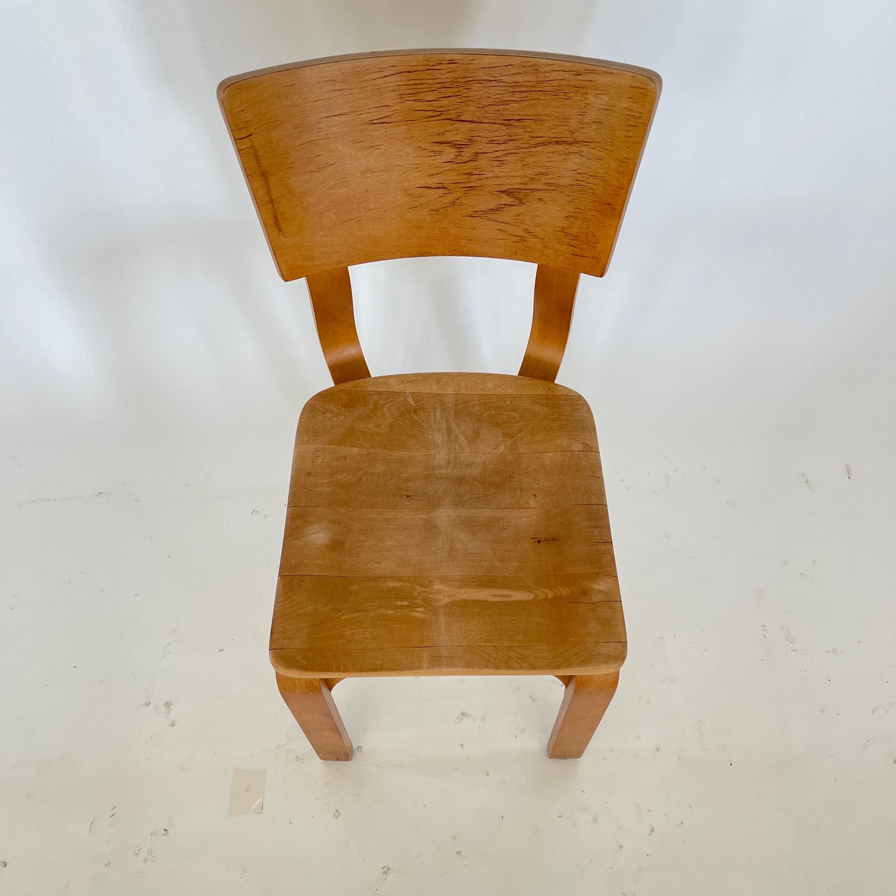 Set di tre sedie da pranzo Thonet 1216-S17-B1 in compensato curvato con sedile a sella, anni '40 in vendita 5