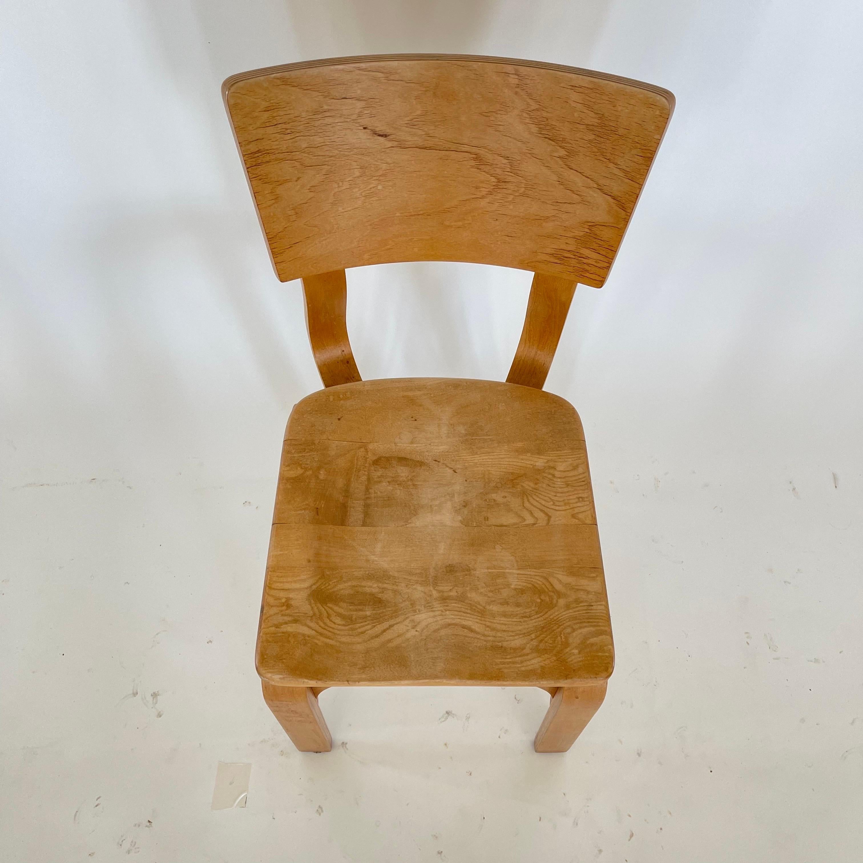 Set di tre sedie da pranzo Thonet 1216-S17-B1 in compensato curvato con sedile a sella, anni '40 in vendita 6