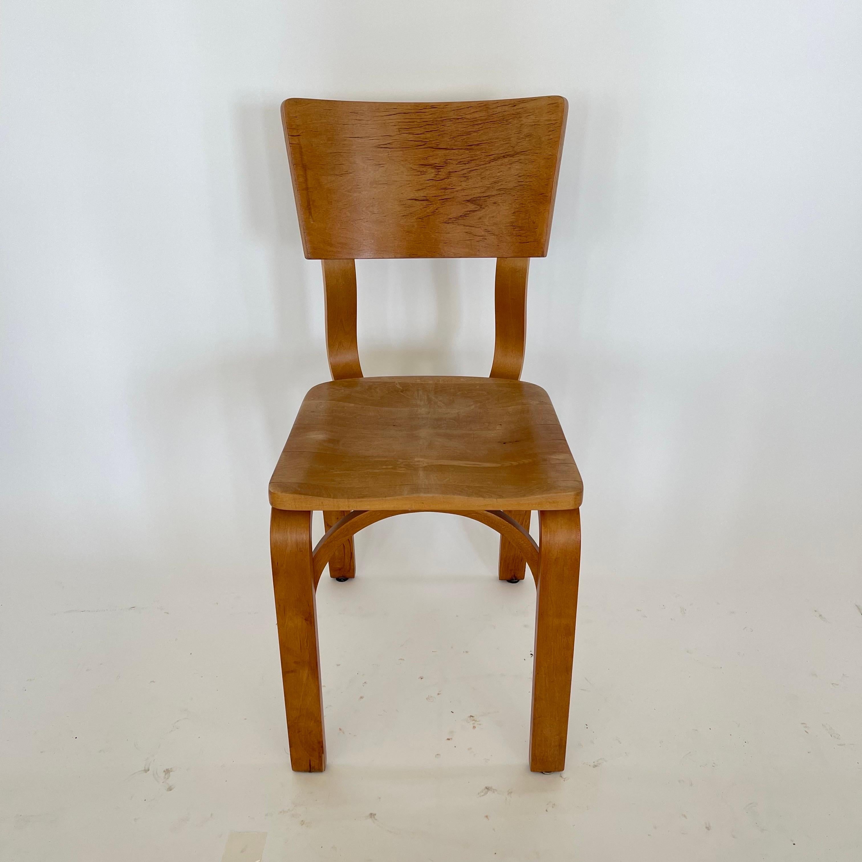 Americano Set di tre sedie da pranzo Thonet 1216-S17-B1 in compensato curvato con sedile a sella, anni '40 in vendita