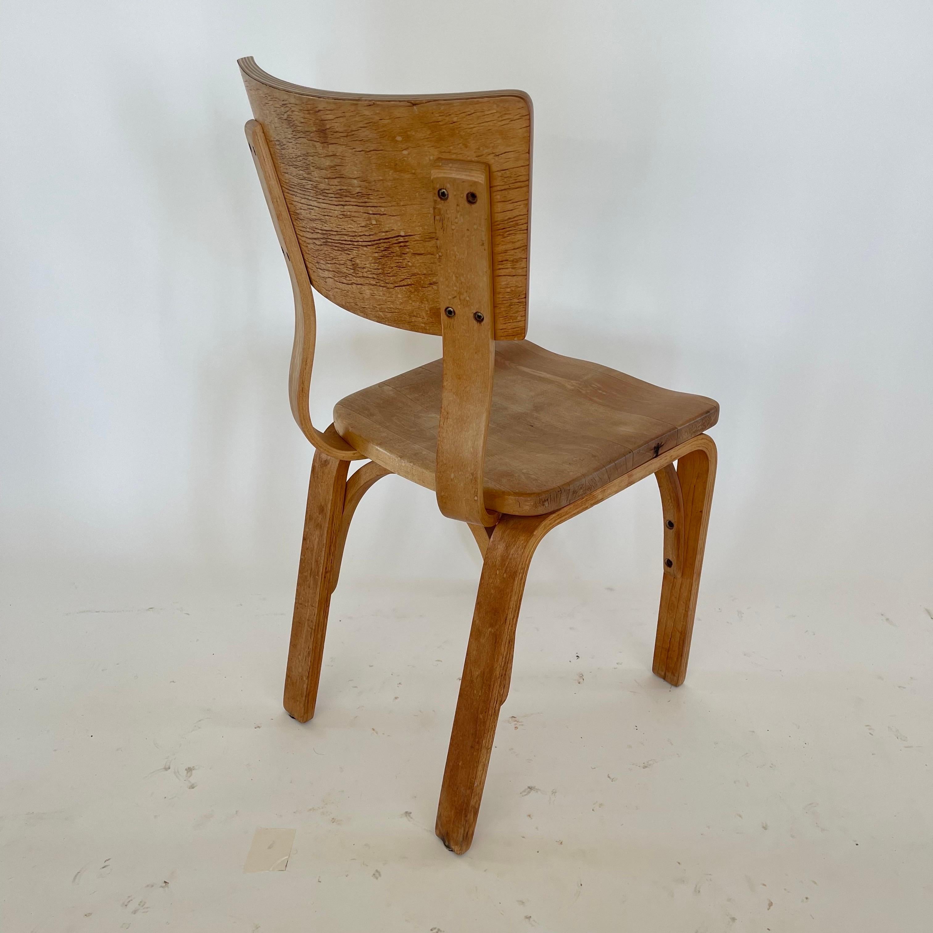 Set di tre sedie da pranzo Thonet 1216-S17-B1 in compensato curvato con sedile a sella, anni '40 in vendita 1
