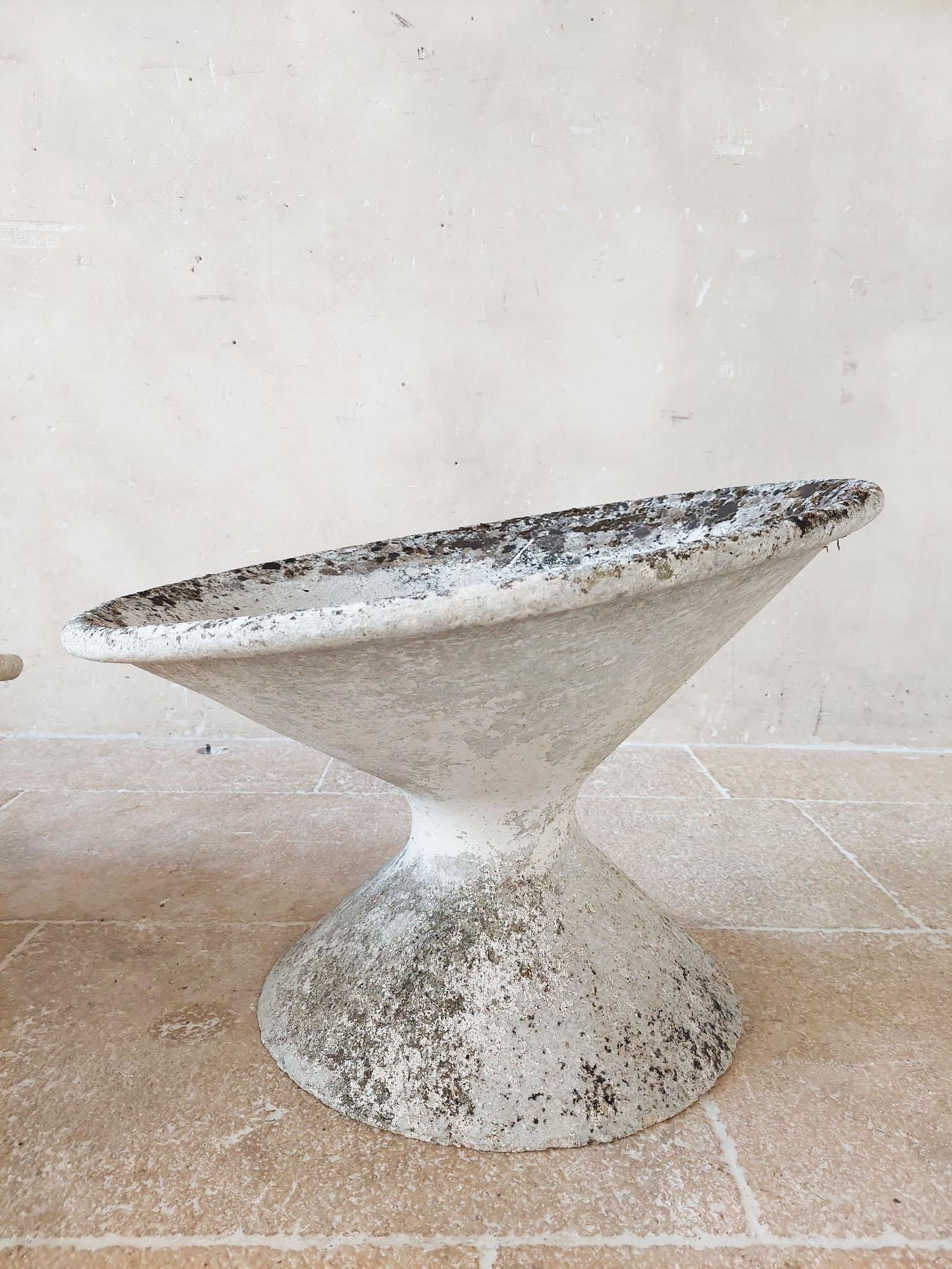 Set of three Tilted Concrete Planters by the Swiss Architect Willy Guhl, 1950s For Sale 8