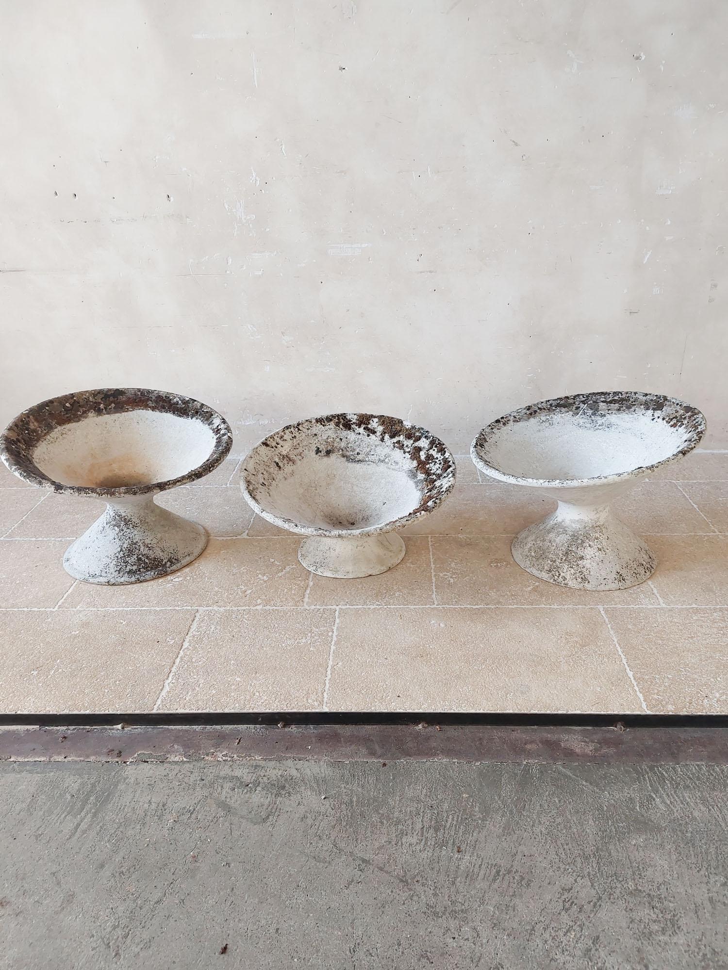 Mid-20th Century Set of three Tilted Concrete Planters by the Swiss Architect Willy Guhl, 1950s For Sale