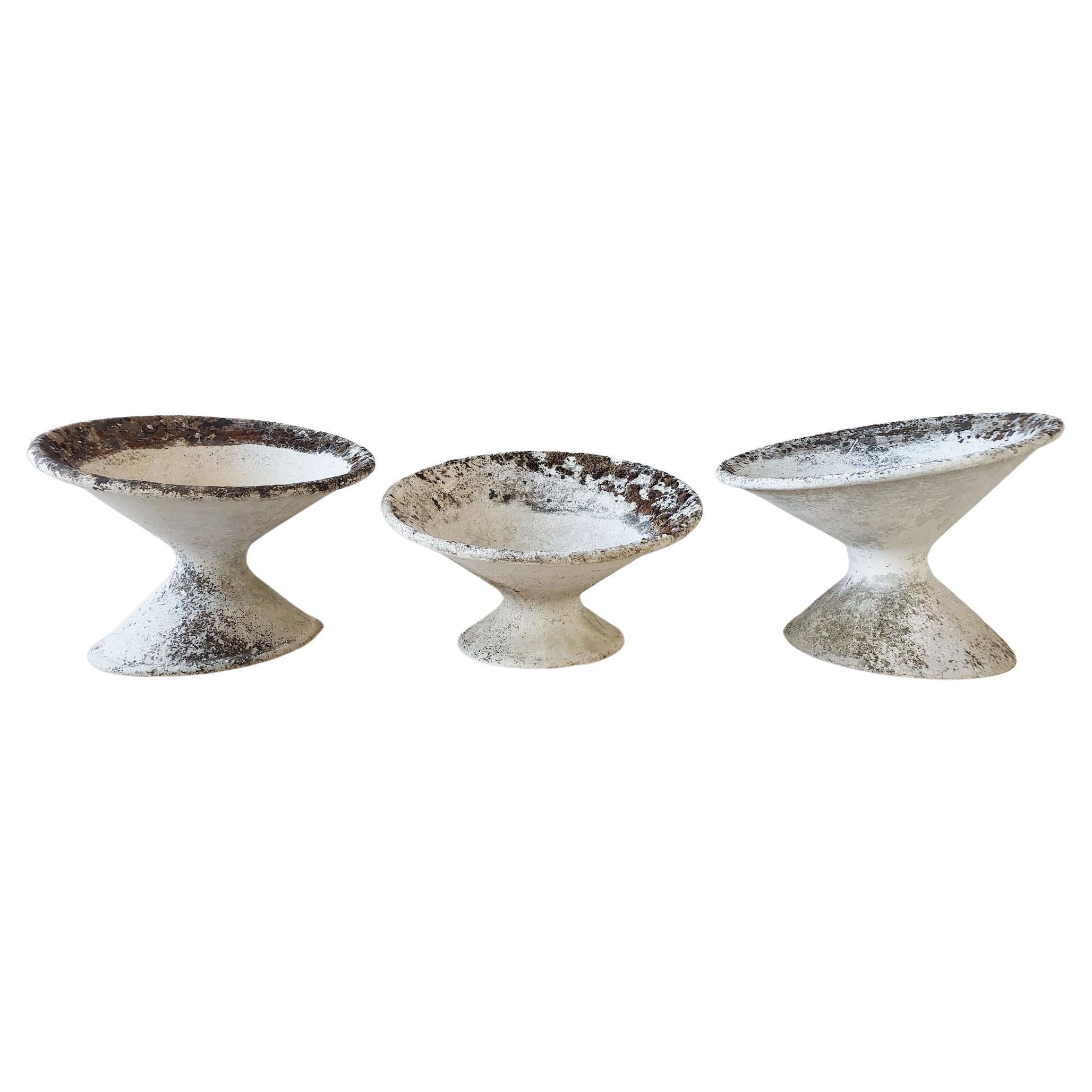 Set of three Tilted Concrete Planters by the Swiss Architect Willy Guhl, 1950s For Sale