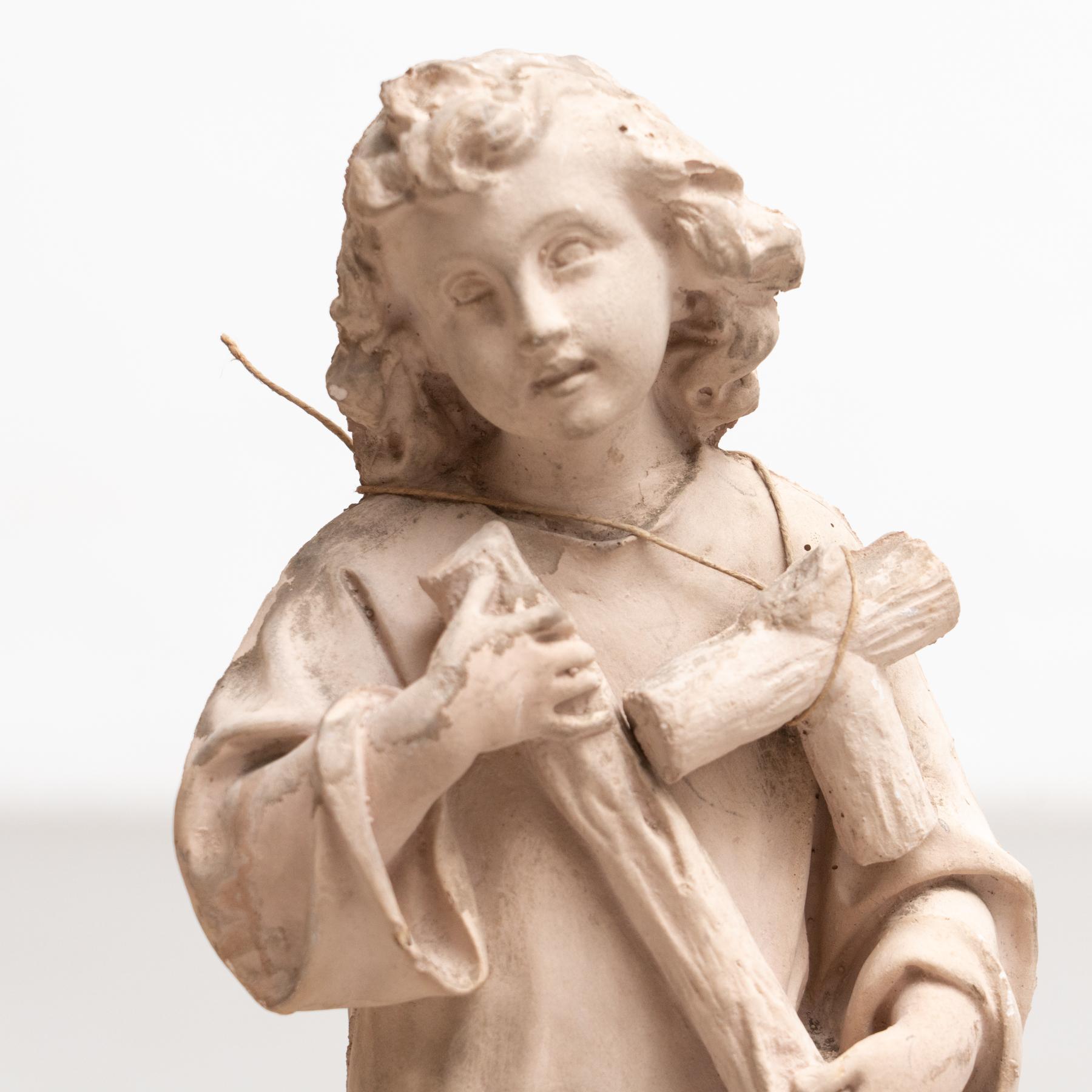 Espagnol Ensemble de trois figurines traditionnelles en plâtre, datant d'environ 1950 en vente