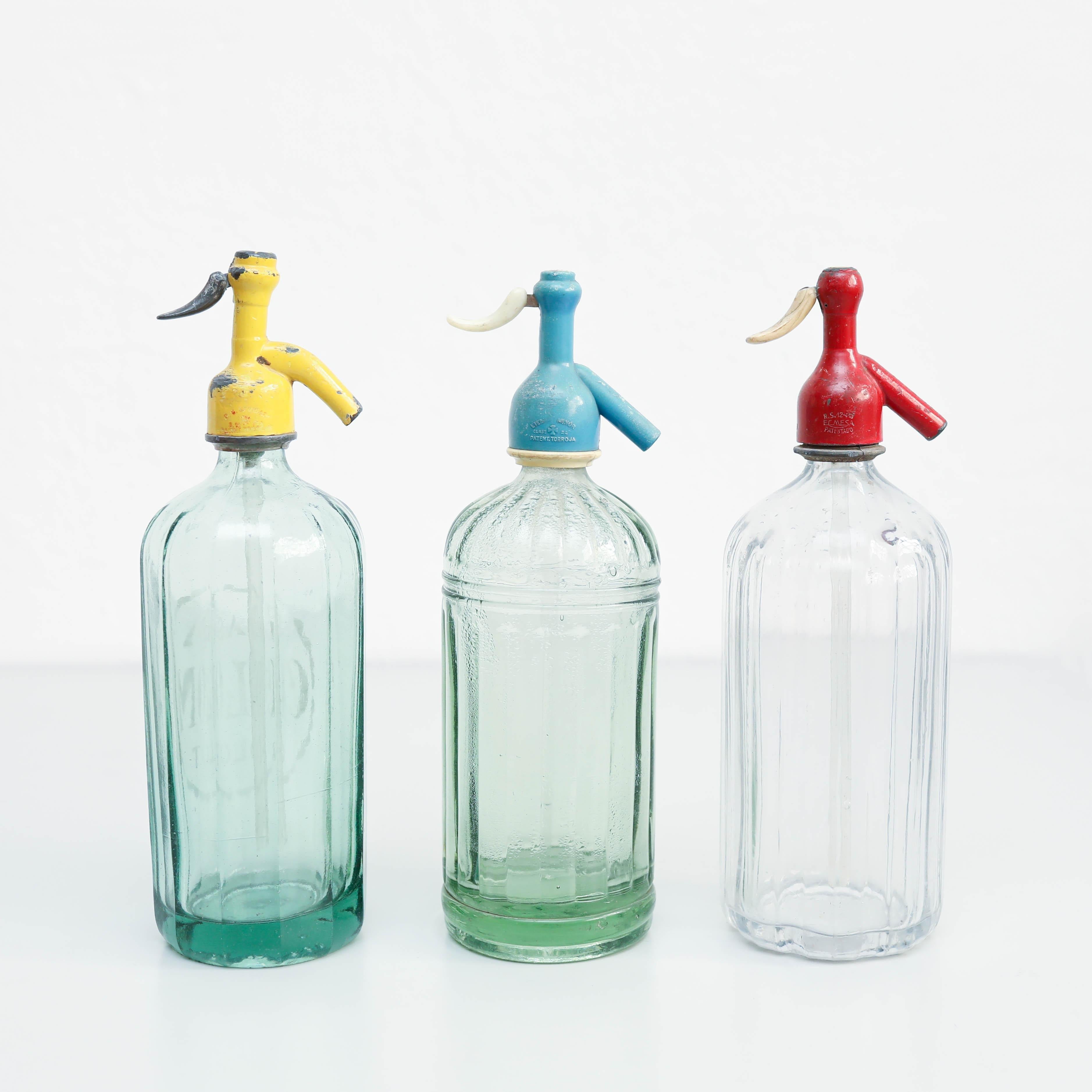 Juego de tres sifones de soda tradicionales catalanes de época, hacia 1990 en Bueno estado para la venta en Barcelona, ES