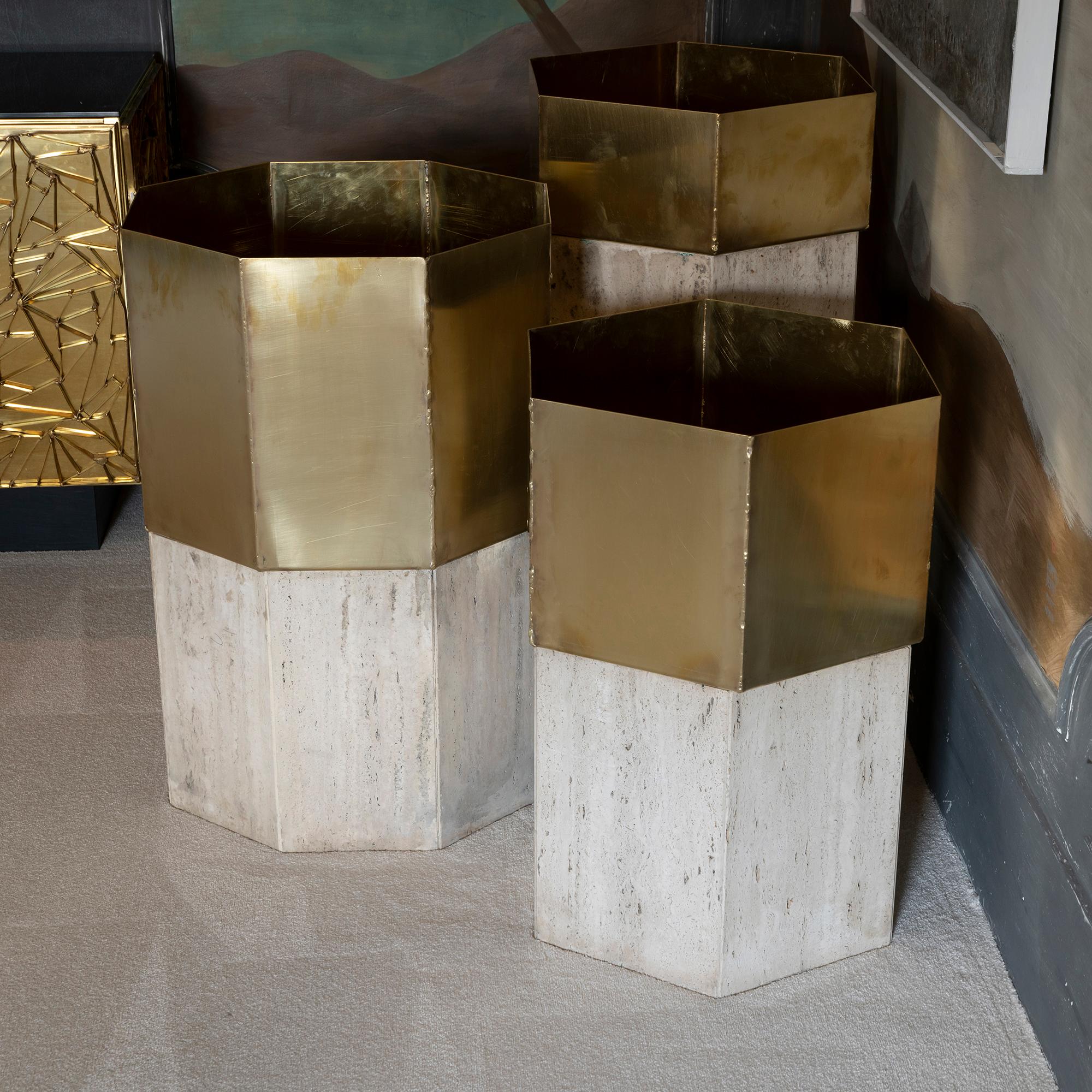 Set of Three Travertine and Natural Brass Planter, Italy, 1970s In Good Condition In Firenze, IT