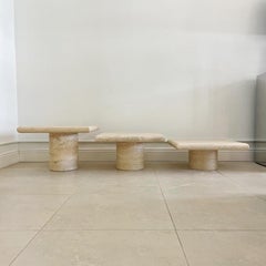 Ensemble de trois tables gigognes en travertin par Up & Up Italie, années 1970
