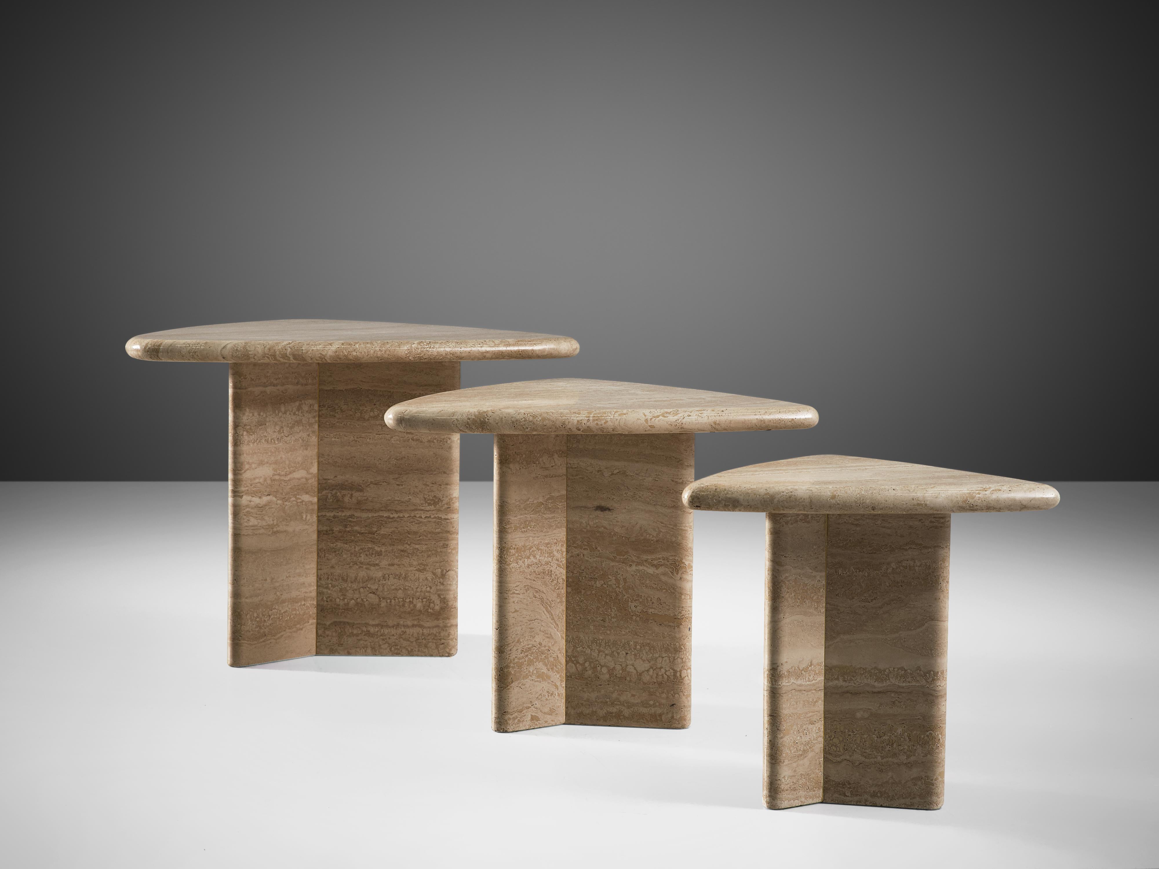 Set of Three Triangular Cocktail Tables in Travertine In Good Condition In Waalwijk, NL