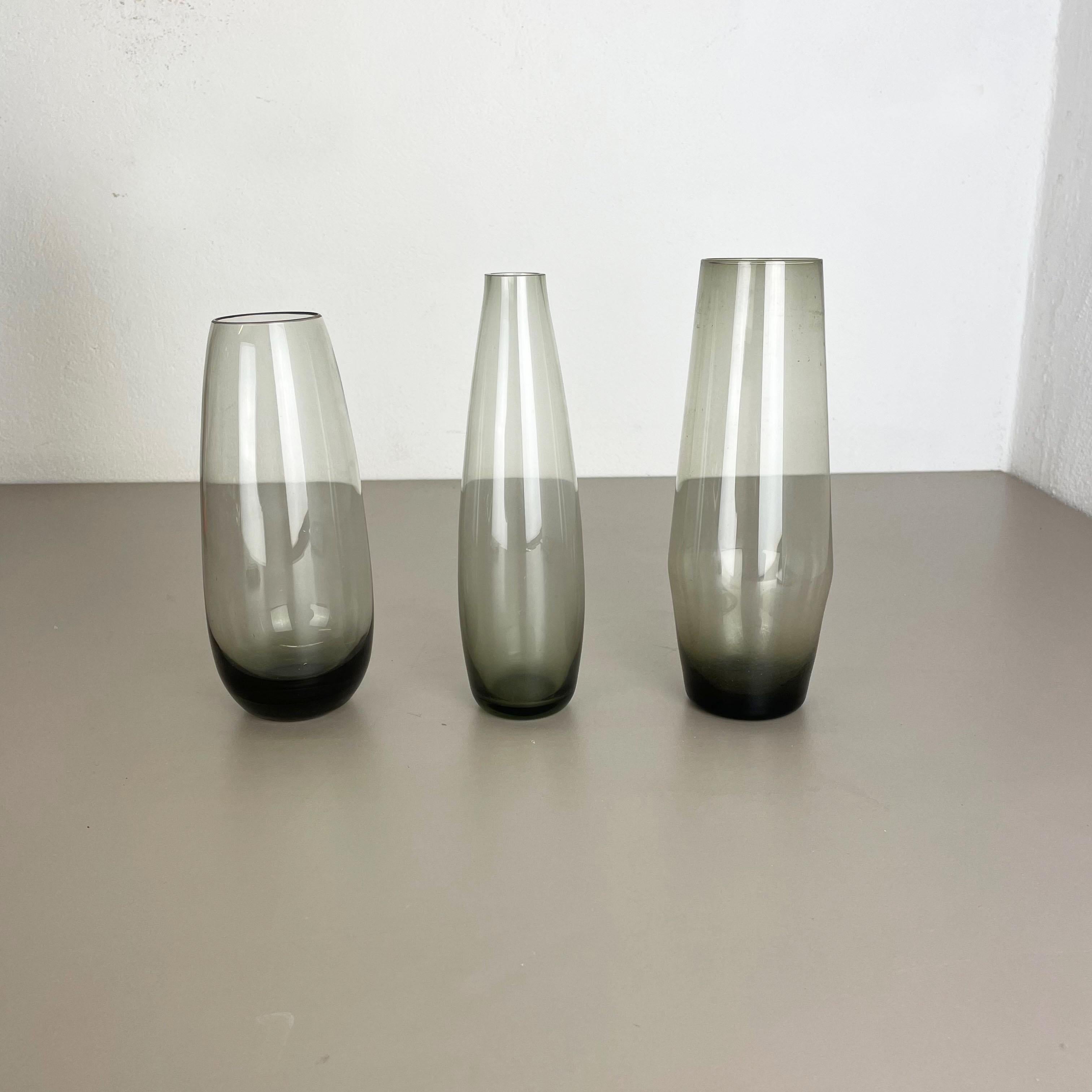 Article:

Set of 3 turmaline vases



Design:

Prof. Wilhelm Wagenfeld Bauhaus for WMF, Germany attributed.



Decade:

1960s




Original vintage 1960s set of 3 vases in Wagenfeld Turmalin series style. These three vase are