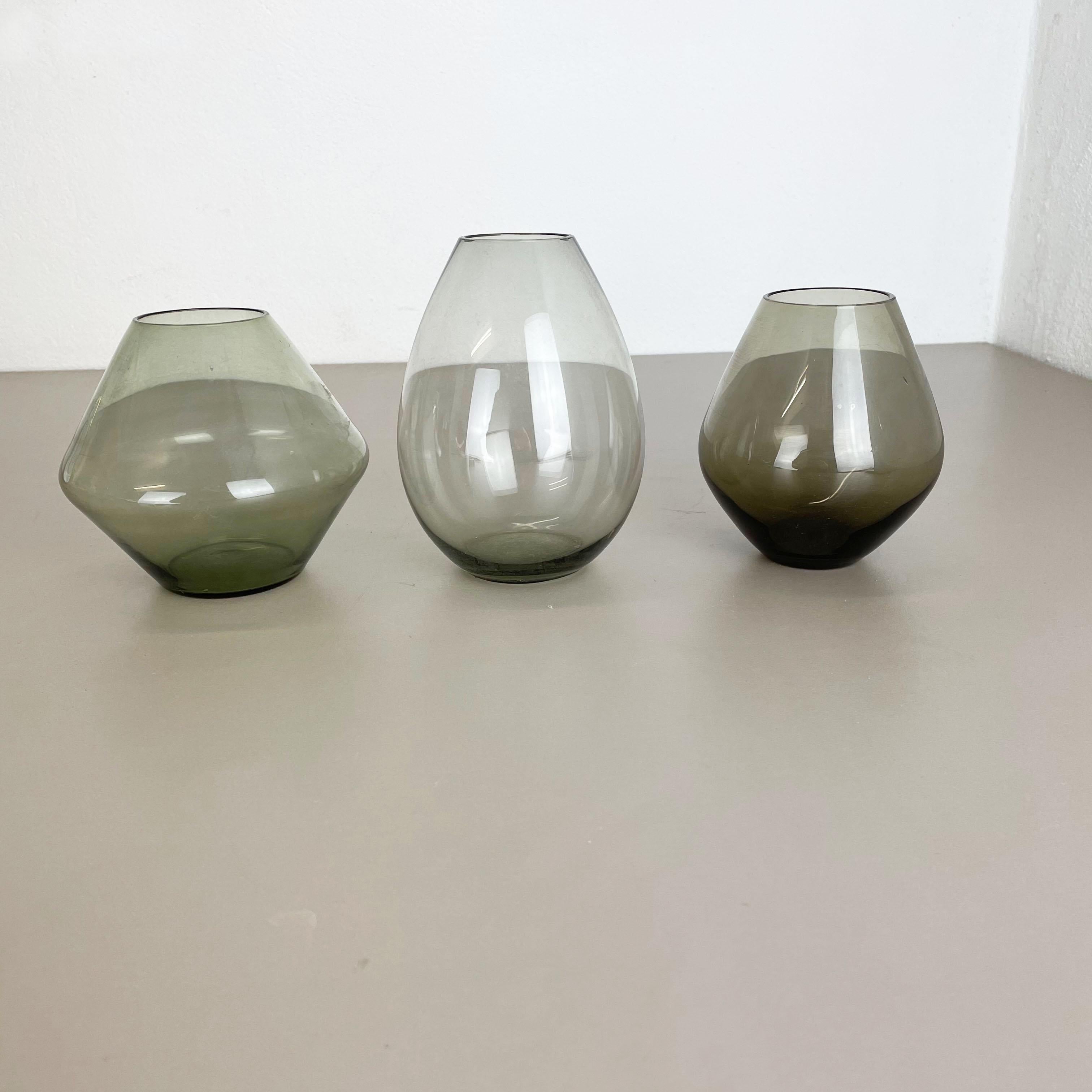 Article:

Set of 3 turmaline vases



Design:

Prof. Wilhelm Wagenfeld Bauhaus for WMF, Germany attributed.



Decade:

1960s




Original vintage 1960s set of 3 vases in Wagenfeld Turmalin series style. these three vase are