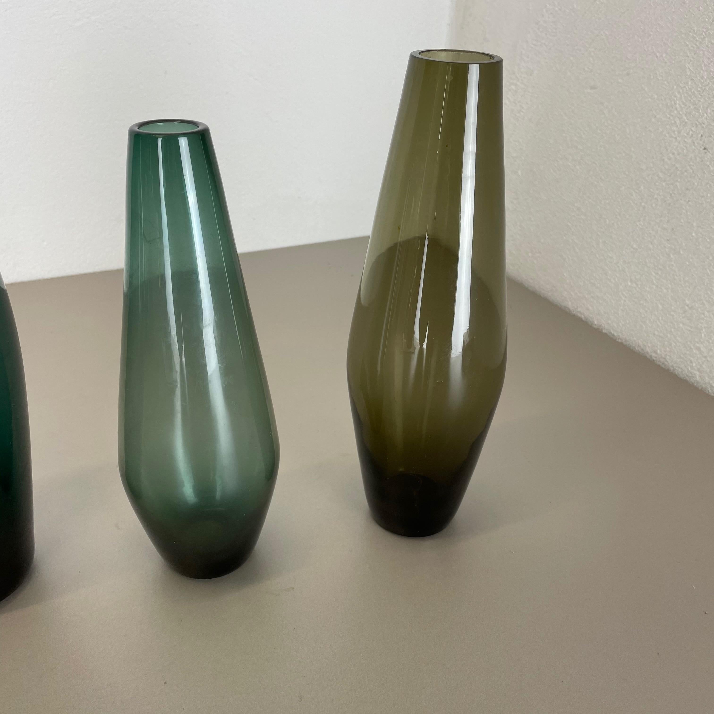 Verre Ensemble de trois vases en turmalin attribués à Wilhelm Wagenfeld WMF, Allemagne, années 1960 en vente