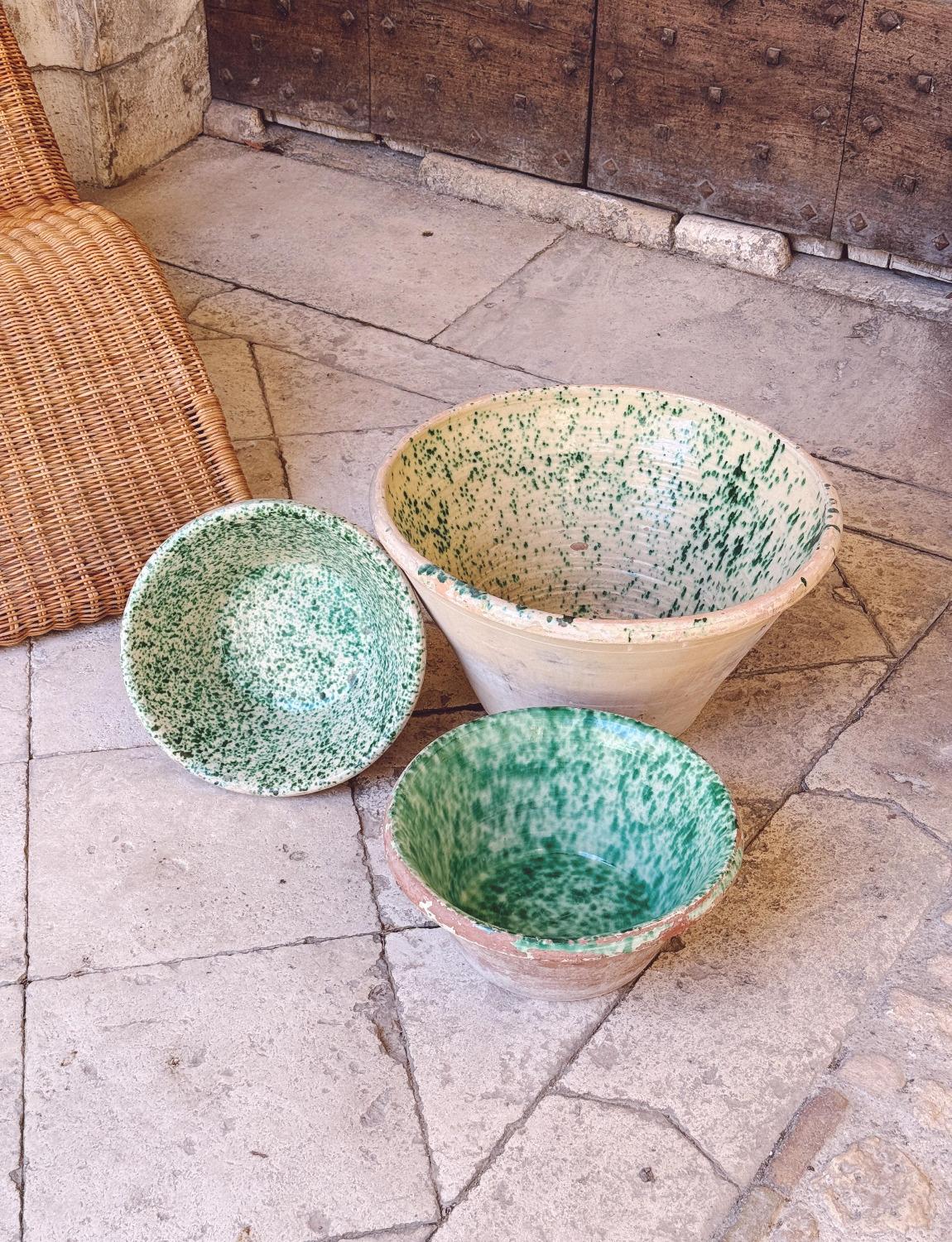 Ceramic Set of Three Tuscan Bowls, early 1900s For Sale